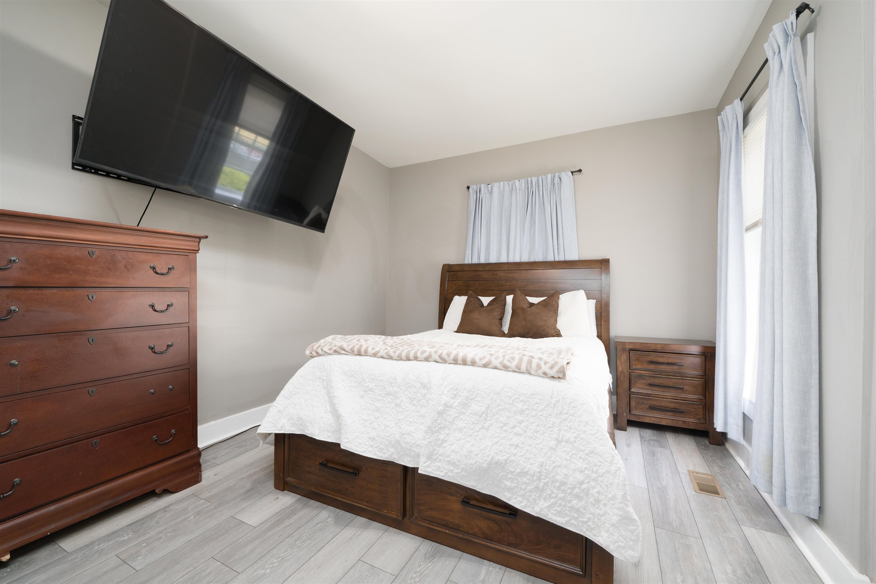 206 E 22nd Street, Owensboro, Kentucky 42303, 2 Bedrooms Bedrooms, ,1 BathroomBathrooms,Single Family Residence,For Sale,E 22nd Street,93560