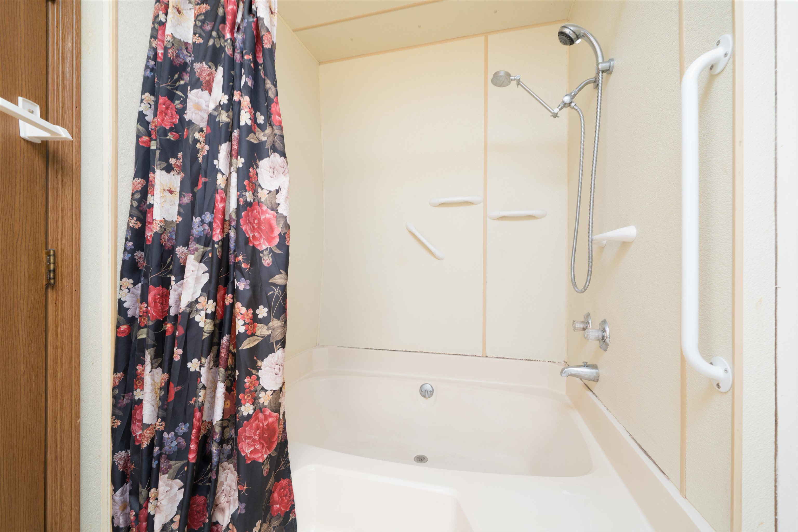 201 East Harmons Ferry Rd, Utica, Kentucky 42376, 2 Bedrooms Bedrooms, ,1 BathroomBathrooms,Single Family Residence,For Sale,East Harmons Ferry Rd,93573