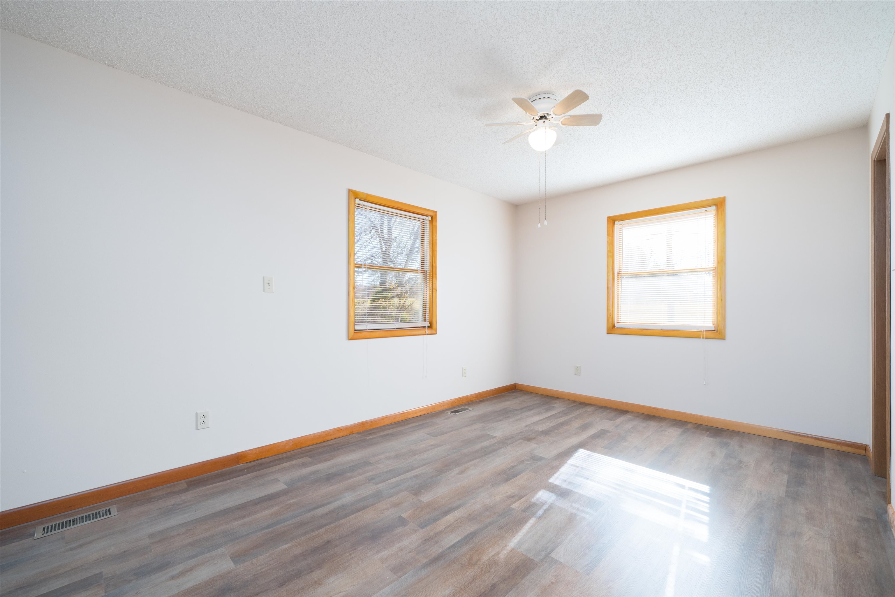 201 East Harmons Ferry Rd, Utica, Kentucky 42376, 2 Bedrooms Bedrooms, ,1 BathroomBathrooms,Single Family Residence,For Sale,East Harmons Ferry Rd,93573