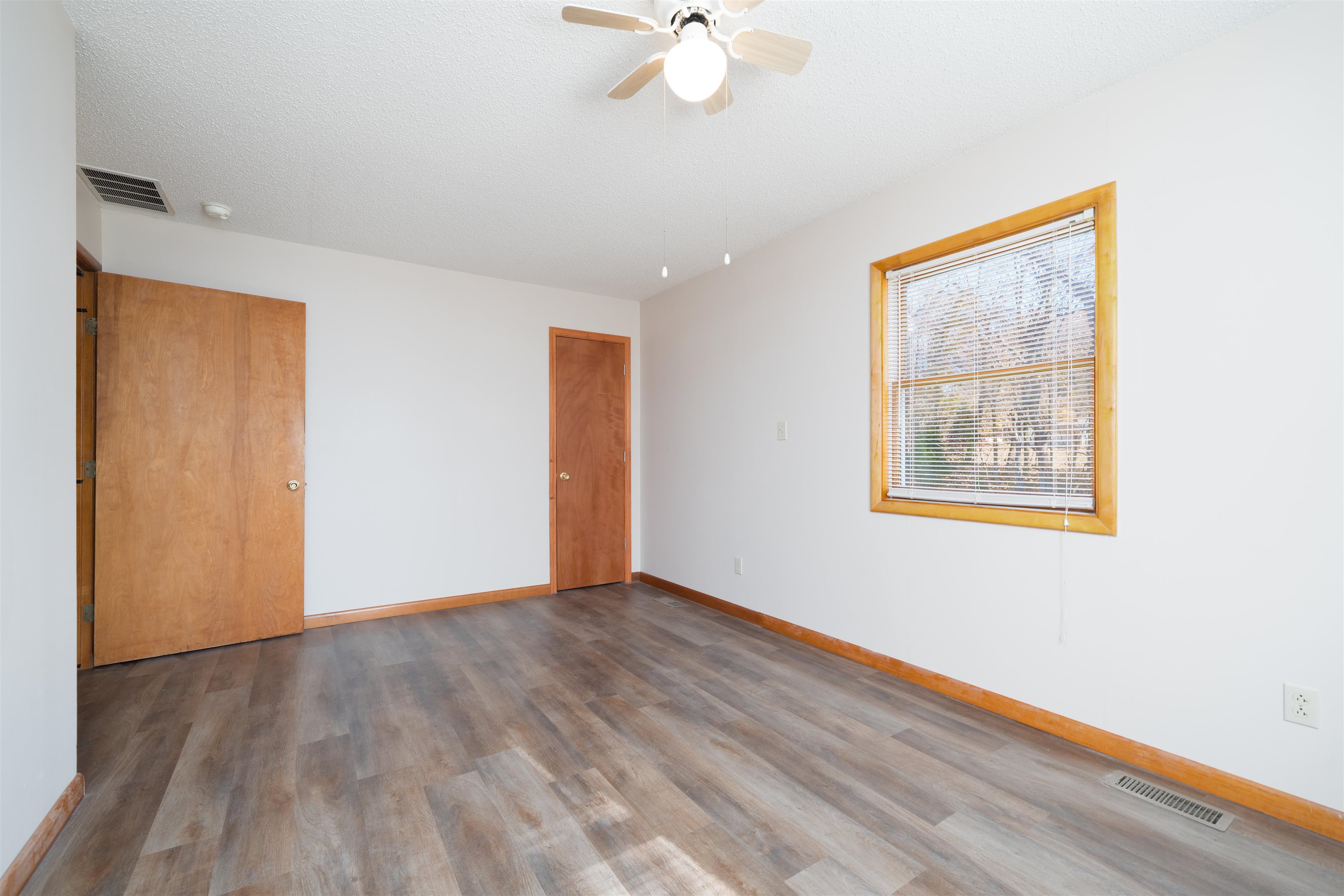 201 East Harmons Ferry Rd, Utica, Kentucky 42376, 2 Bedrooms Bedrooms, ,1 BathroomBathrooms,Single Family Residence,For Sale,East Harmons Ferry Rd,93573