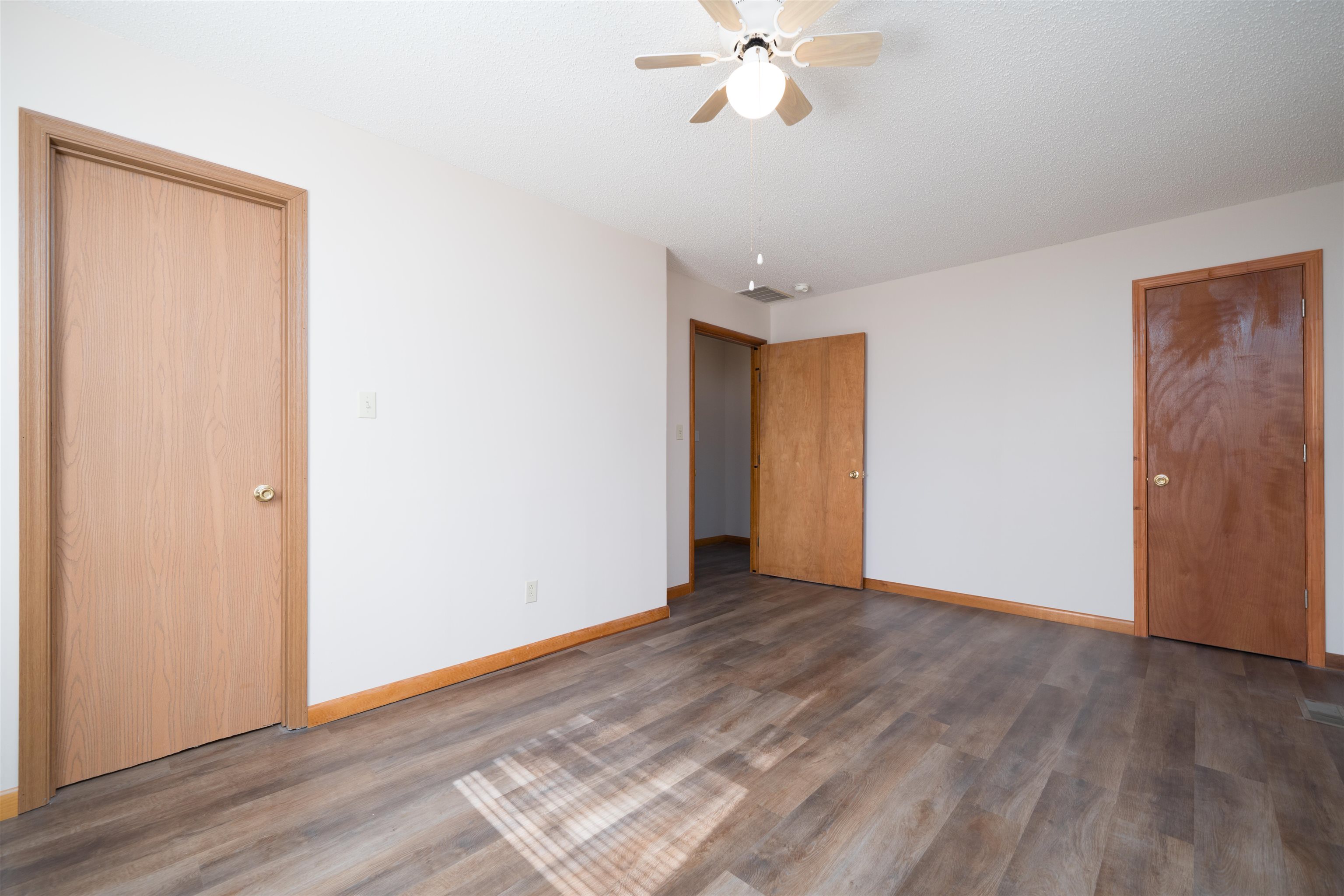 201 East Harmons Ferry Rd, Utica, Kentucky 42376, 2 Bedrooms Bedrooms, ,1 BathroomBathrooms,Single Family Residence,For Sale,East Harmons Ferry Rd,93573