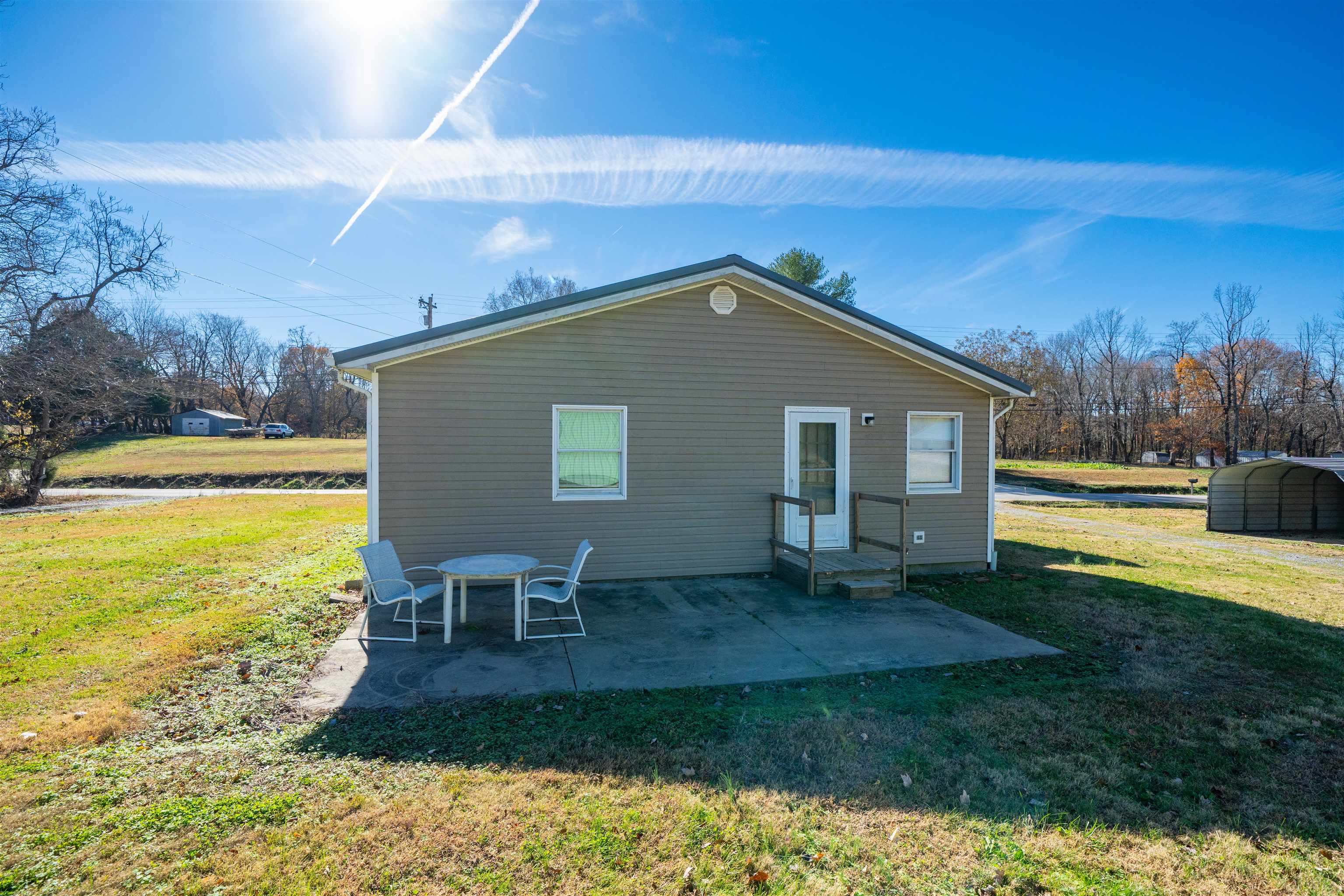 201 East Harmons Ferry Rd, Utica, Kentucky 42376, 2 Bedrooms Bedrooms, ,1 BathroomBathrooms,Single Family Residence,For Sale,East Harmons Ferry Rd,93573