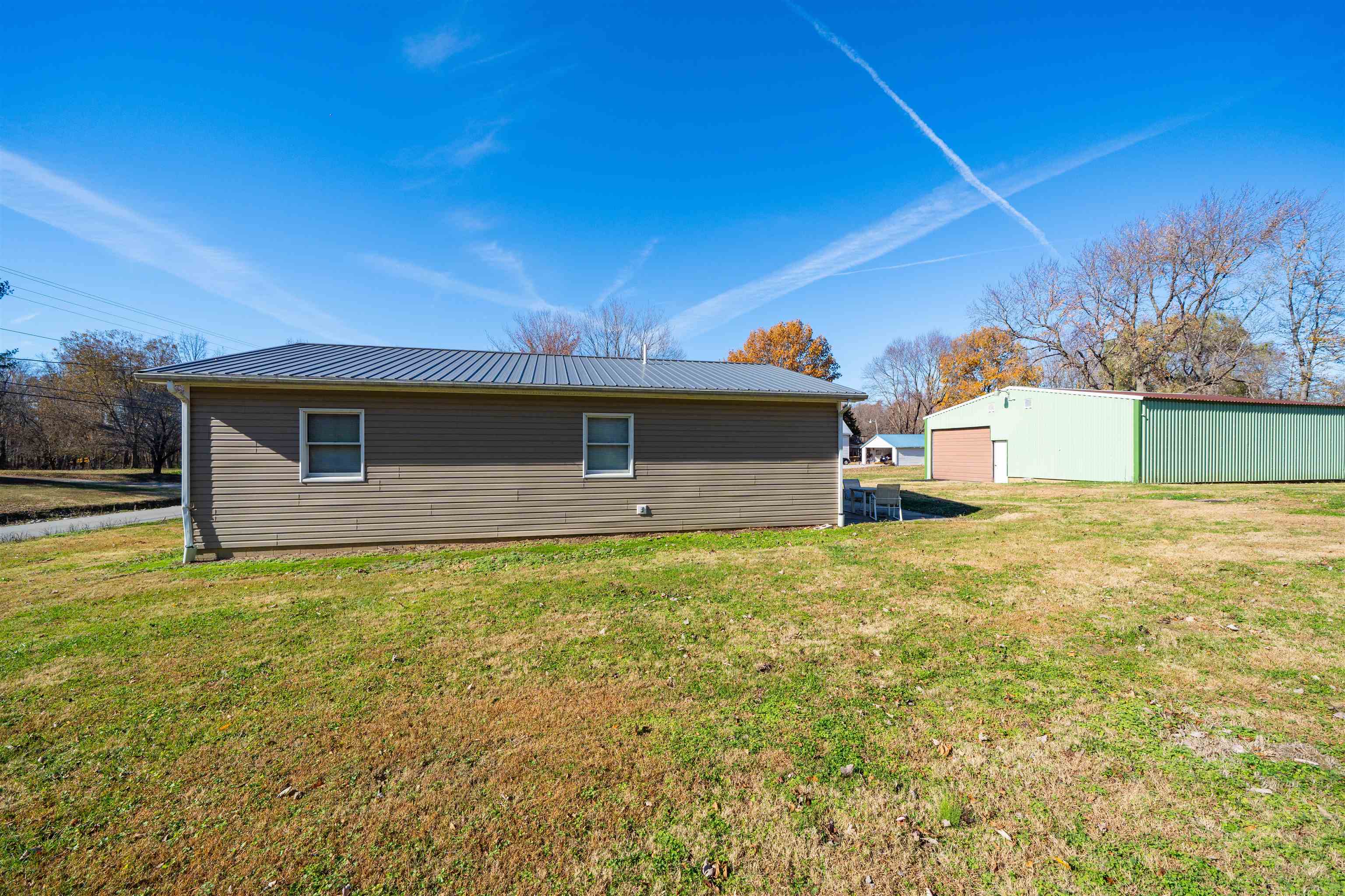 201 East Harmons Ferry Rd, Utica, Kentucky 42376, 2 Bedrooms Bedrooms, ,1 BathroomBathrooms,Single Family Residence,For Sale,East Harmons Ferry Rd,93573