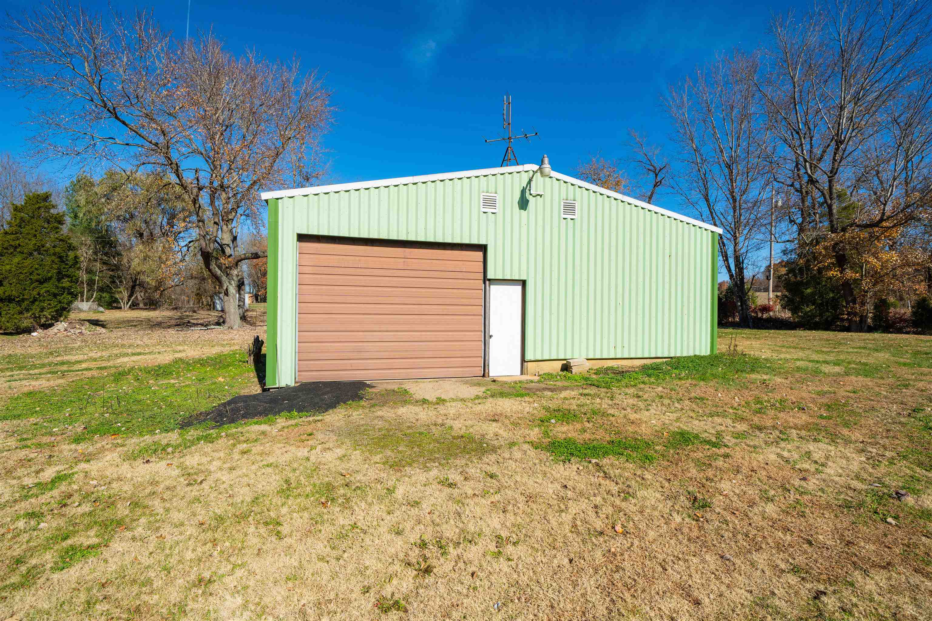 201 East Harmons Ferry Rd, Utica, Kentucky 42376, 2 Bedrooms Bedrooms, ,1 BathroomBathrooms,Single Family Residence,For Sale,East Harmons Ferry Rd,93573