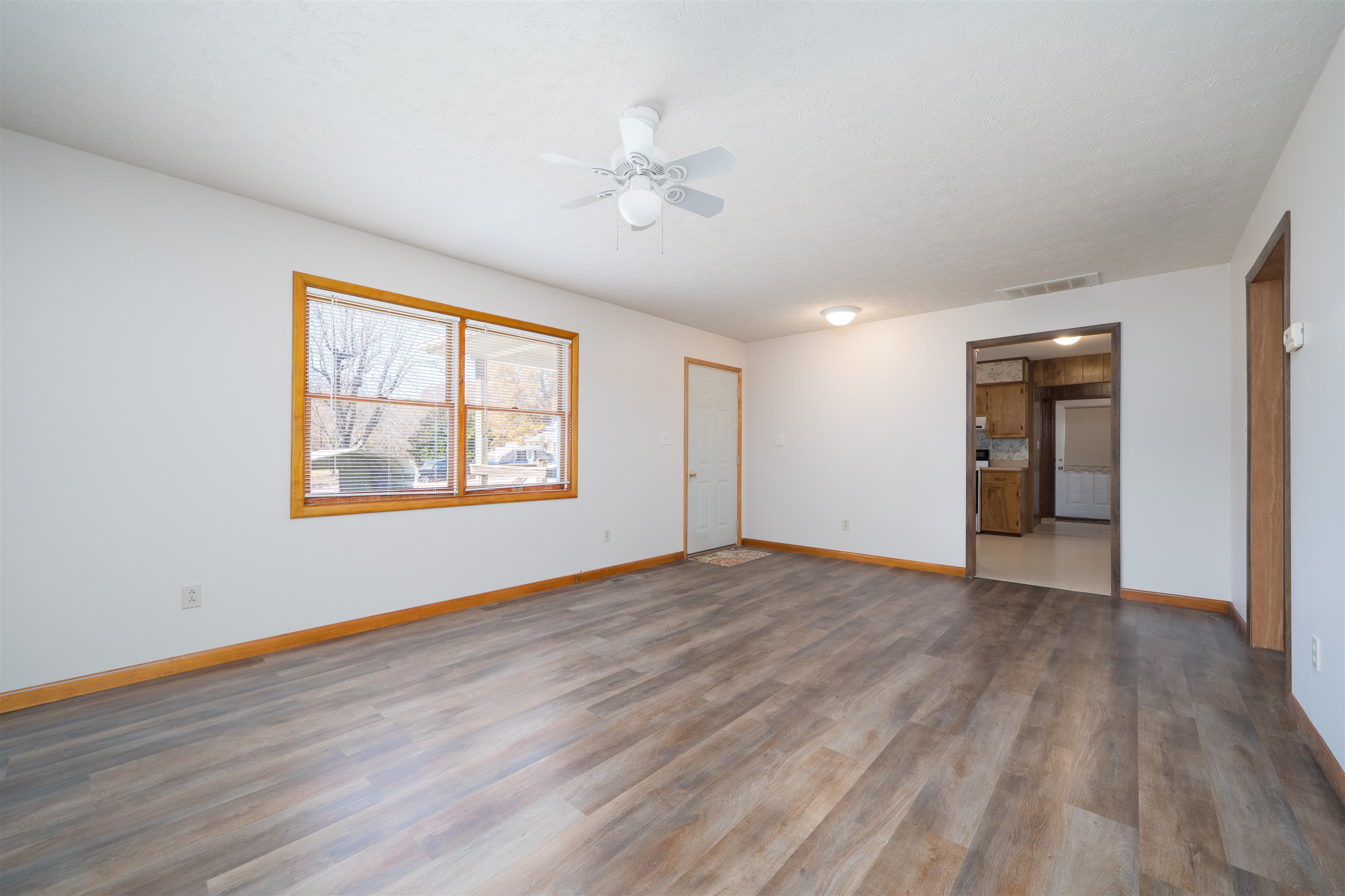 201 East Harmons Ferry Rd, Utica, Kentucky 42376, 2 Bedrooms Bedrooms, ,1 BathroomBathrooms,Single Family Residence,For Sale,East Harmons Ferry Rd,93573