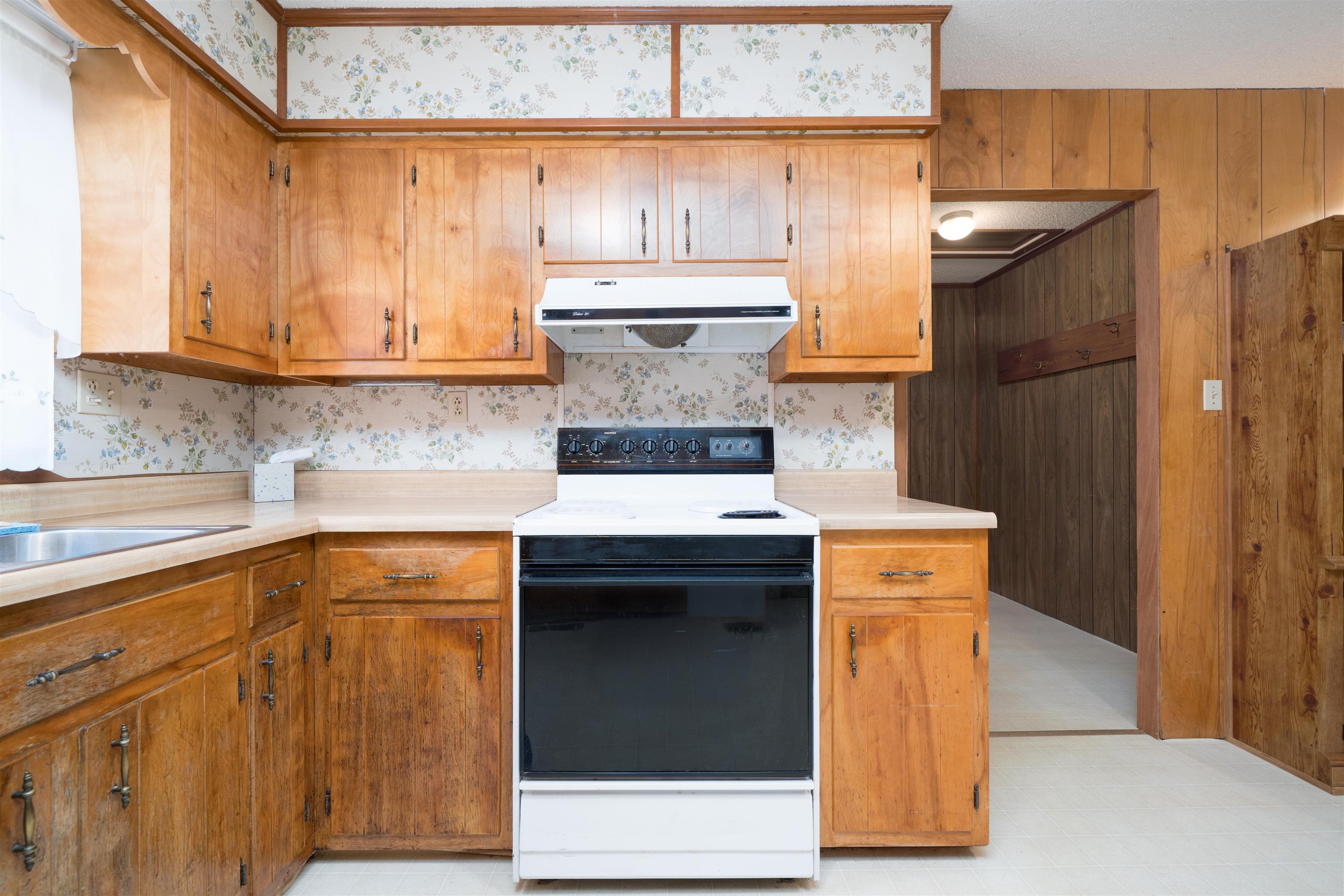 201 East Harmons Ferry Rd, Utica, Kentucky 42376, 2 Bedrooms Bedrooms, ,1 BathroomBathrooms,Single Family Residence,For Sale,East Harmons Ferry Rd,93573