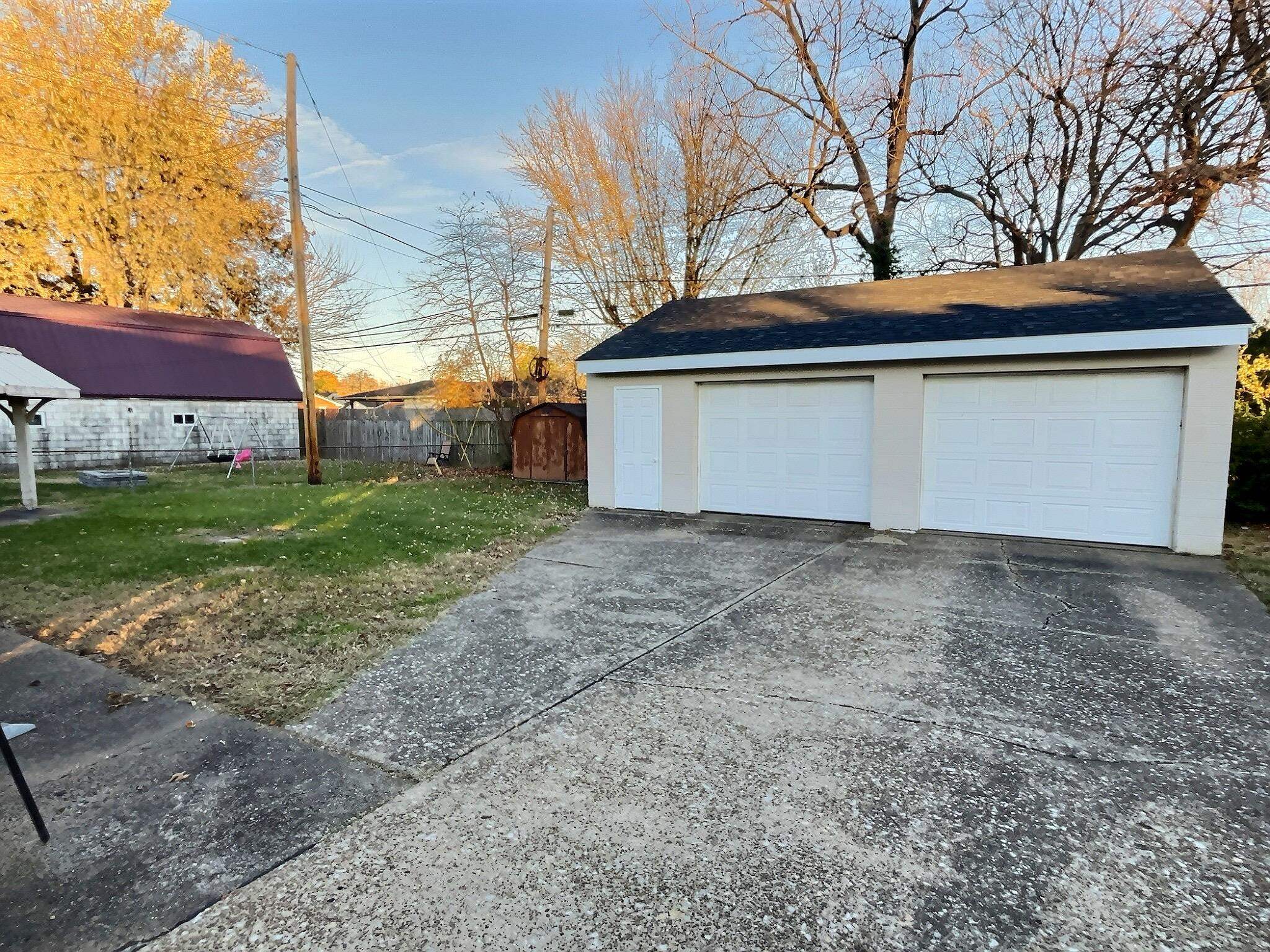 3915 Steele Drive, Owensboro, Kentucky 42303, 5 Bedrooms Bedrooms, ,2 BathroomsBathrooms,Single Family Residence,For Sale,Steele Drive,93574