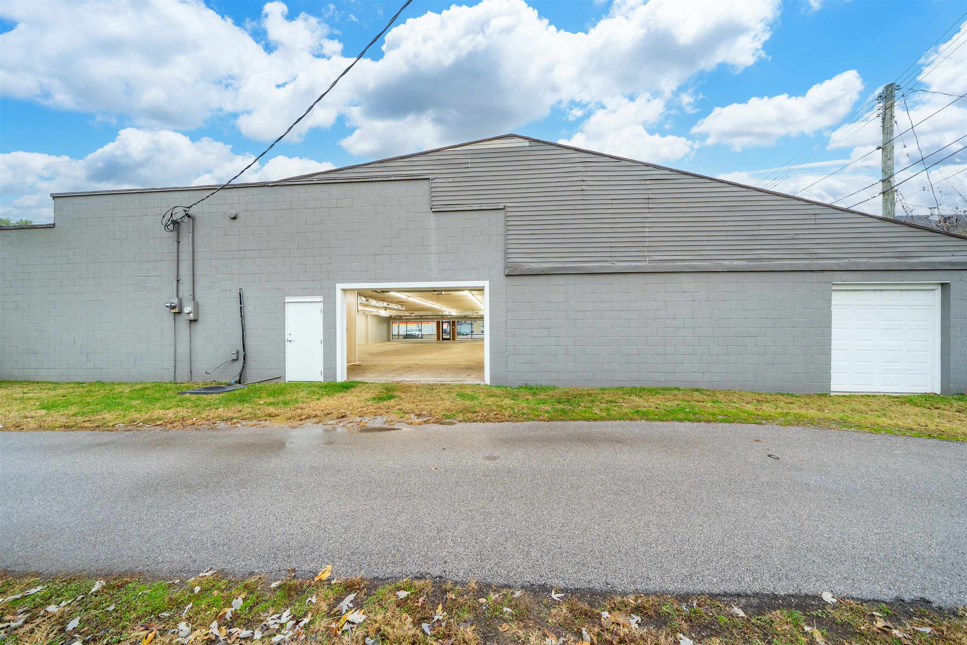 2106 Triplett St, Owensboro, Kentucky 42303, ,Retail,For Sale,Triplett St,93580