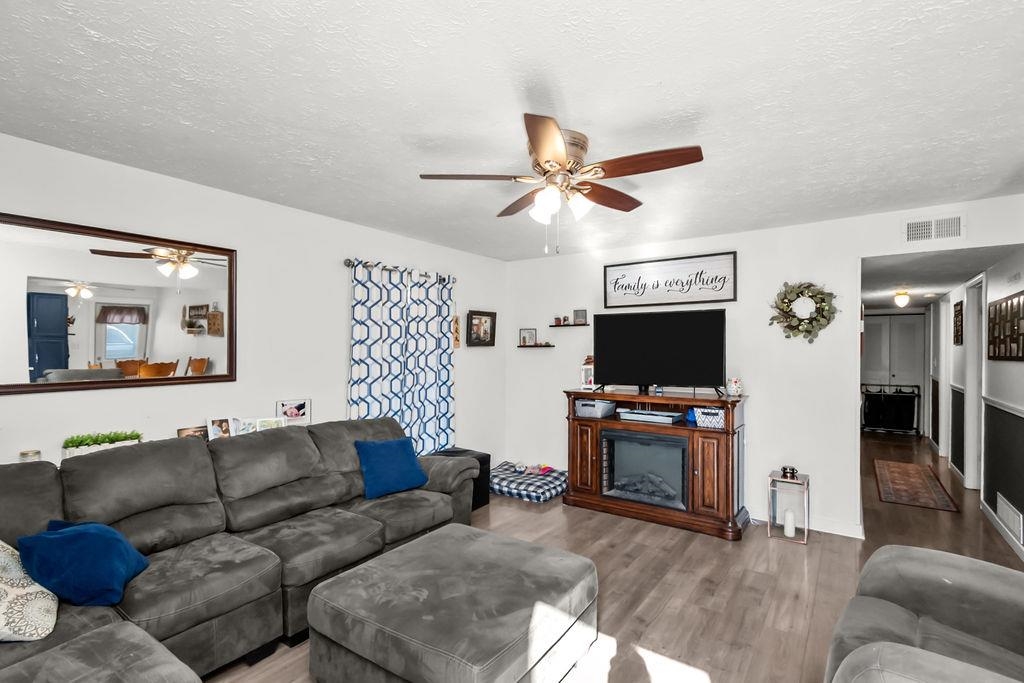 2807 Wayside Drive West, Owensboro, Kentucky 42301, 4 Bedrooms Bedrooms, ,1 BathroomBathrooms,Single Family Residence,For Sale,Wayside Drive West,93582