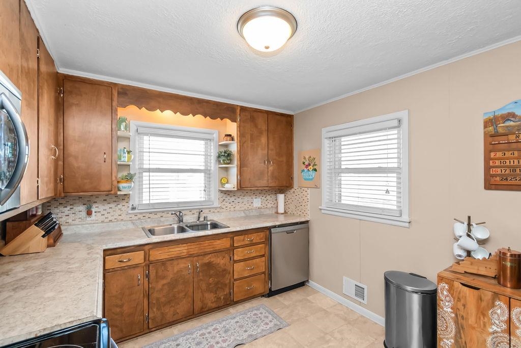 9935 Sauer Lane, Stanley, Kentucky 42301, 3 Bedrooms Bedrooms, ,2 BathroomsBathrooms,Single Family Residence,For Sale,Sauer Lane,93588