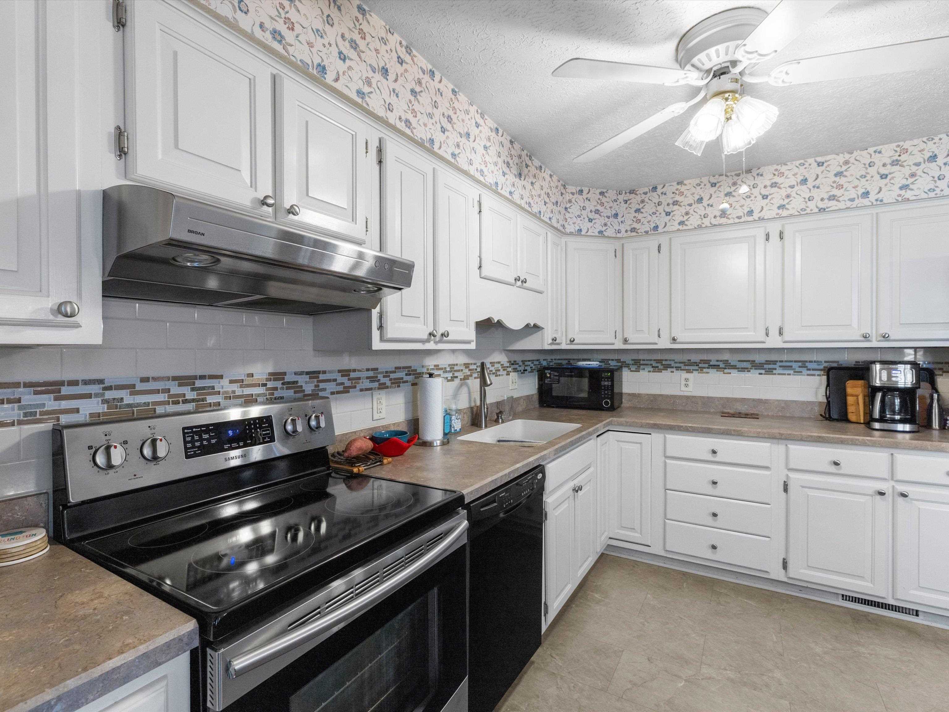 4001 Greenfield Lane, Owensboro, Kentucky 42301, 3 Bedrooms Bedrooms, ,1 BathroomBathrooms,Single Family Residence,For Sale,Greenfield Lane,93590