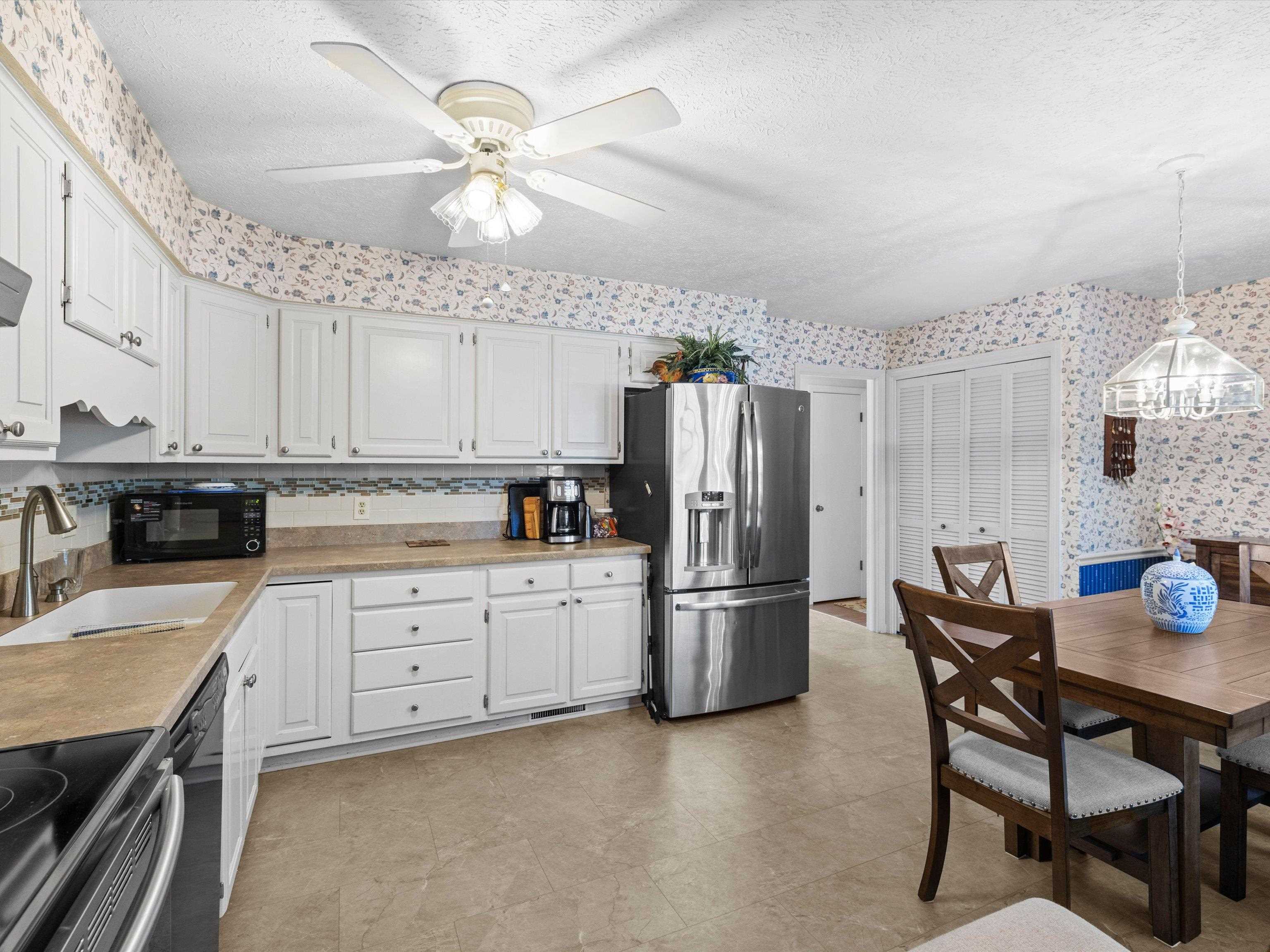 4001 Greenfield Lane, Owensboro, Kentucky 42301, 3 Bedrooms Bedrooms, ,1 BathroomBathrooms,Single Family Residence,For Sale,Greenfield Lane,93590