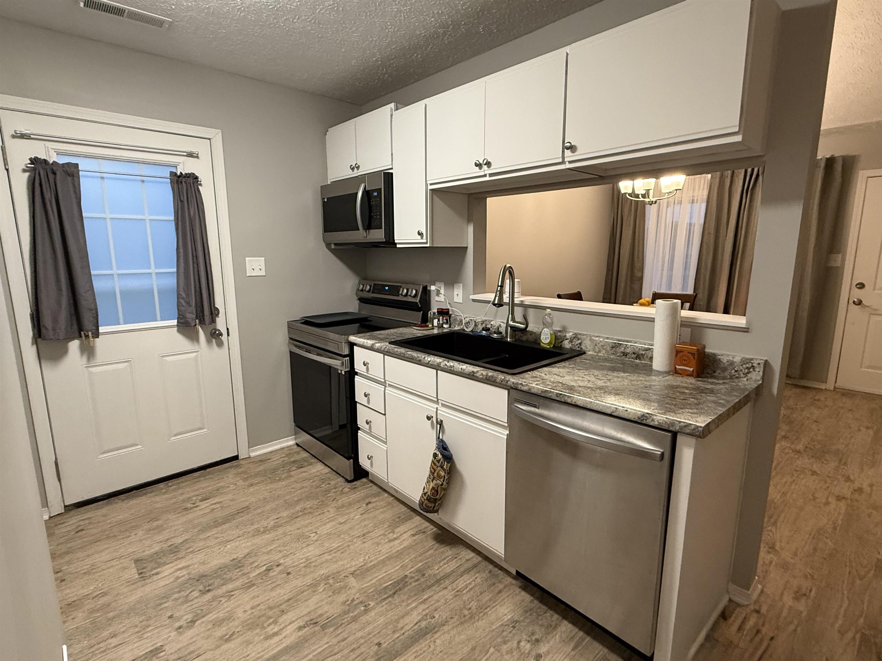 3407 Hummingbird Loop South, Owensboro, Kentucky 42301, 2 Bedrooms Bedrooms, ,2 BathroomsBathrooms,Single Family Residence,For Sale,Hummingbird Loop South,93603