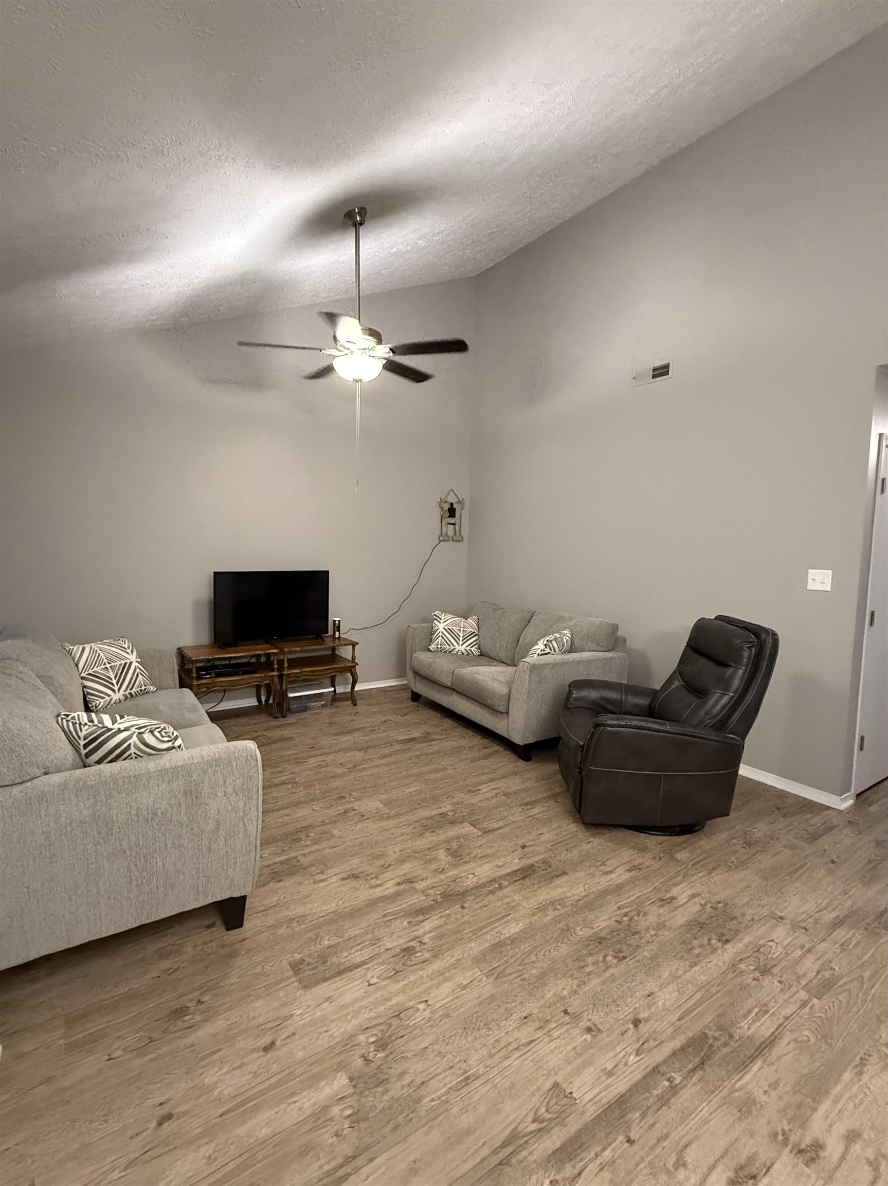 3407 Hummingbird Loop South, Owensboro, Kentucky 42301, 2 Bedrooms Bedrooms, ,2 BathroomsBathrooms,Single Family Residence,For Sale,Hummingbird Loop South,93603