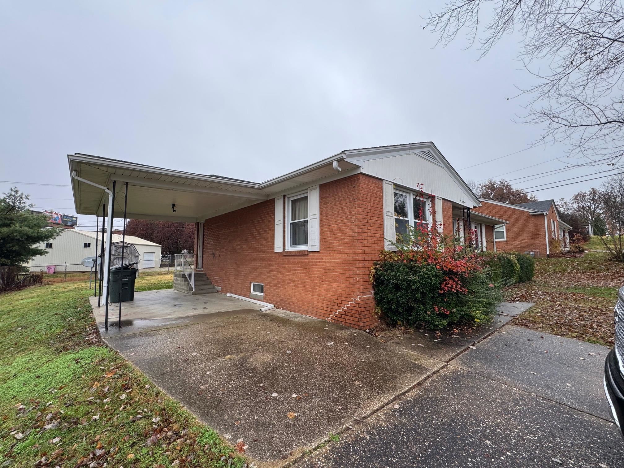 907 Dixiana Dr, Owensboro, Kentucky 42303, 3 Bedrooms Bedrooms, ,2 BathroomsBathrooms,Single Family Residence,For Sale,Dixiana Dr,93612