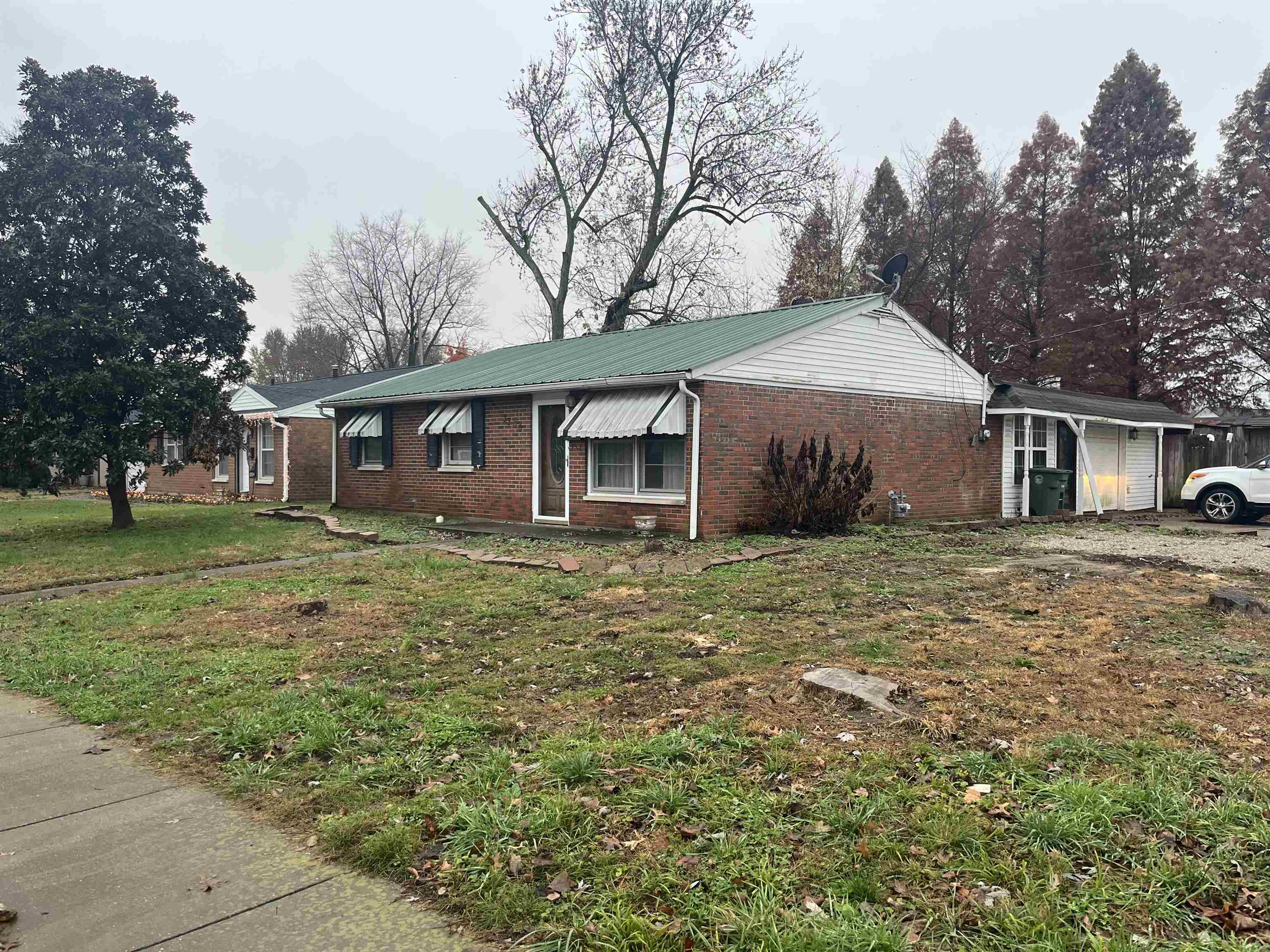 3200 Christie Place, Owensboro, Kentucky 42301, 3 Bedrooms Bedrooms, ,1 BathroomBathrooms,Single Family Residence,For Sale,Christie Place,93613