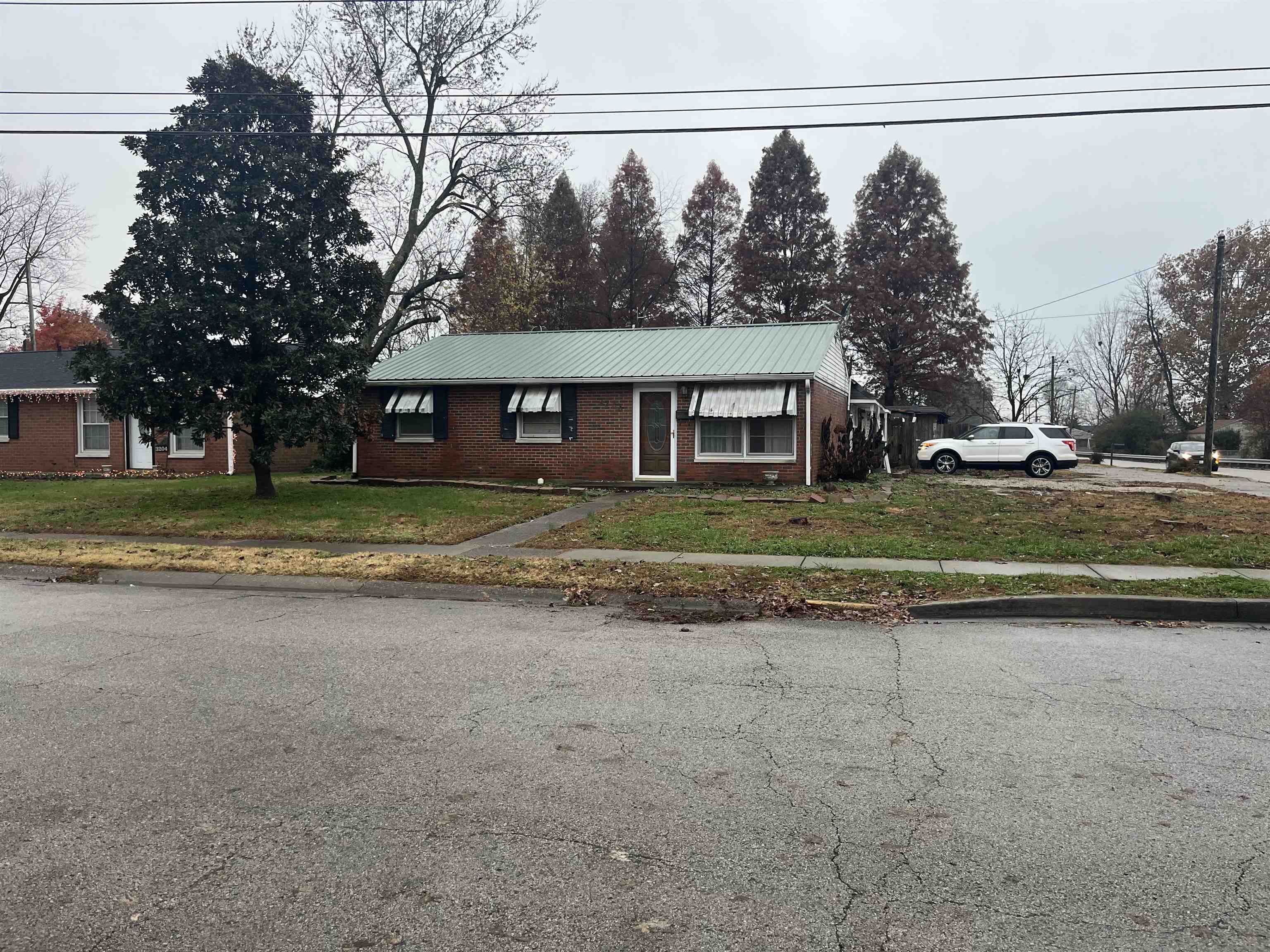 3200 Christie Place, Owensboro, Kentucky 42301, 3 Bedrooms Bedrooms, ,1 BathroomBathrooms,Single Family Residence,For Sale,Christie Place,93613