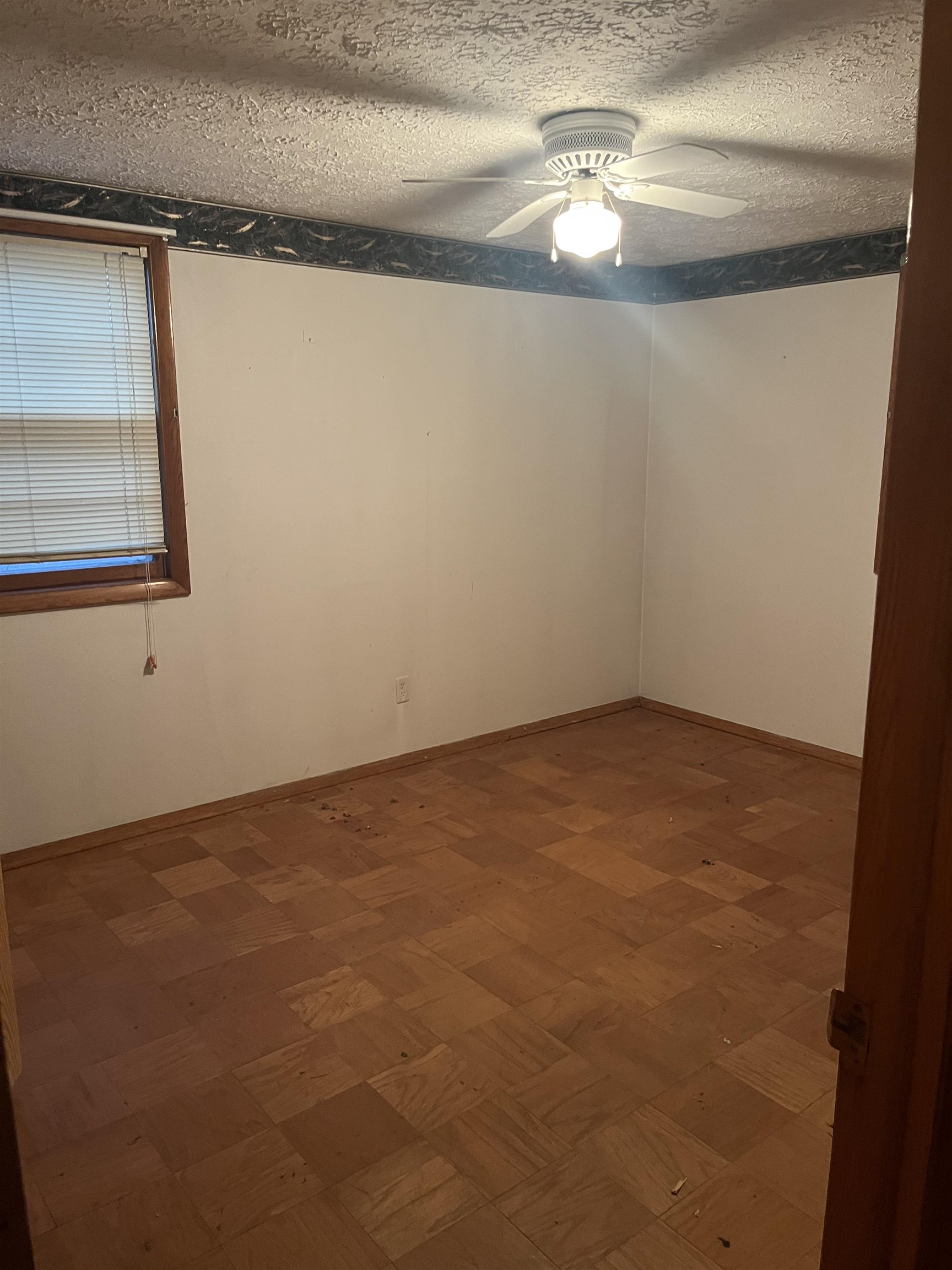 3200 Christie Place, Owensboro, Kentucky 42301, 3 Bedrooms Bedrooms, ,1 BathroomBathrooms,Single Family Residence,For Sale,Christie Place,93613