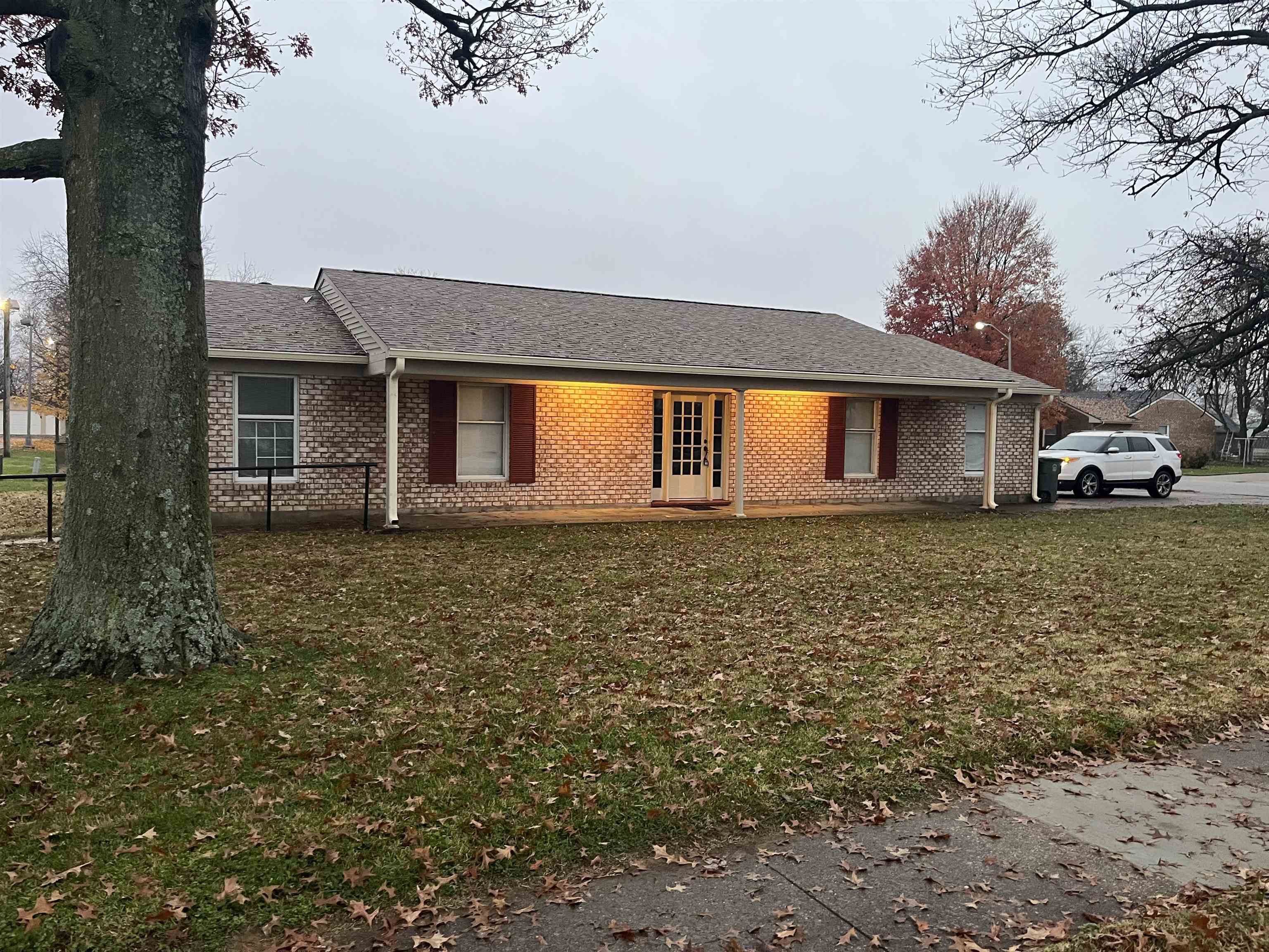 2350 Tamarack Rd, Owensboro, Kentucky 42301, 3 Bedrooms Bedrooms, ,1 BathroomBathrooms,Single Family Residence,For Sale,Tamarack Rd,93614