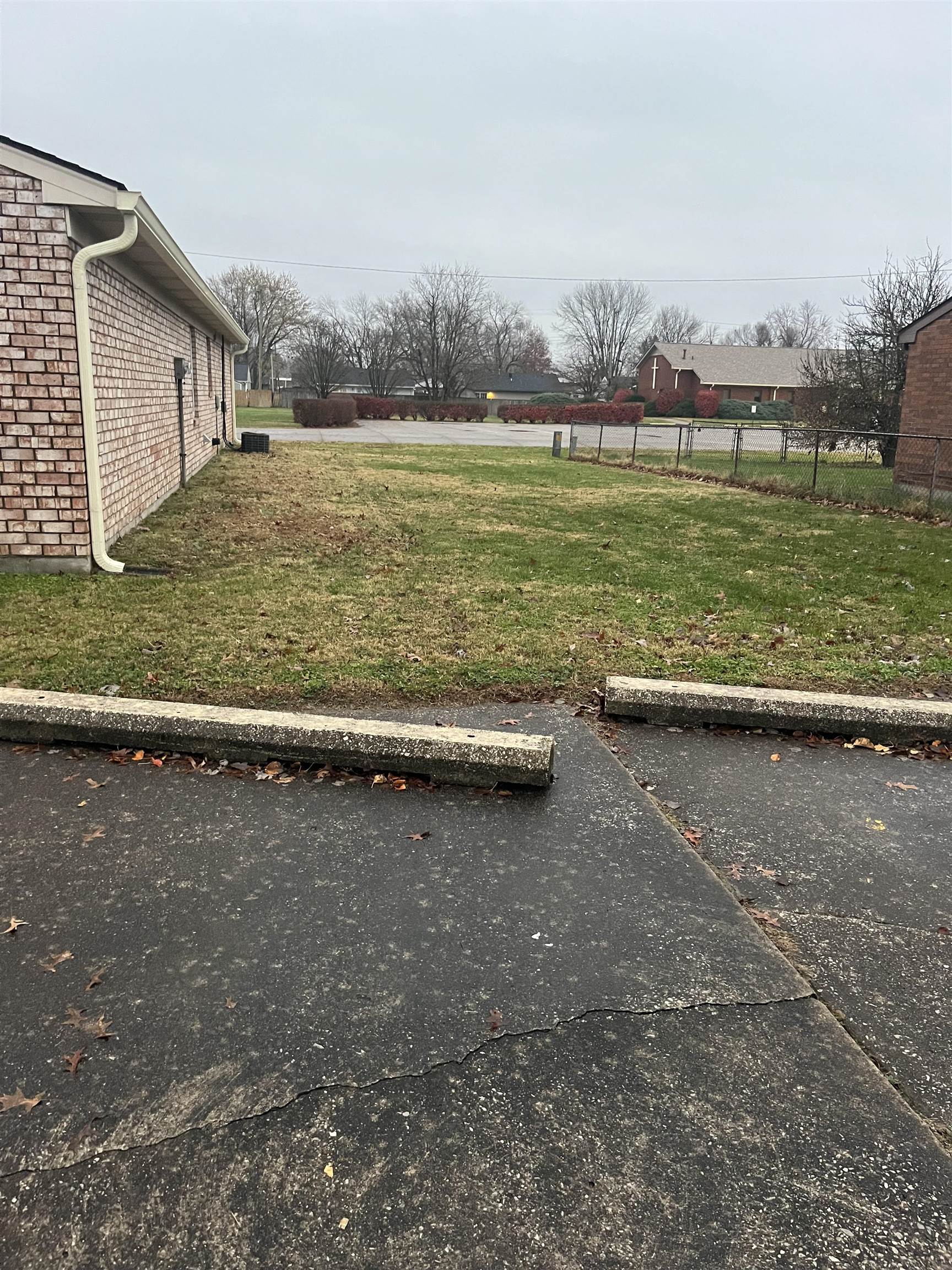 2350 Tamarack Rd, Owensboro, Kentucky 42301, 3 Bedrooms Bedrooms, ,1 BathroomBathrooms,Single Family Residence,For Sale,Tamarack Rd,93614