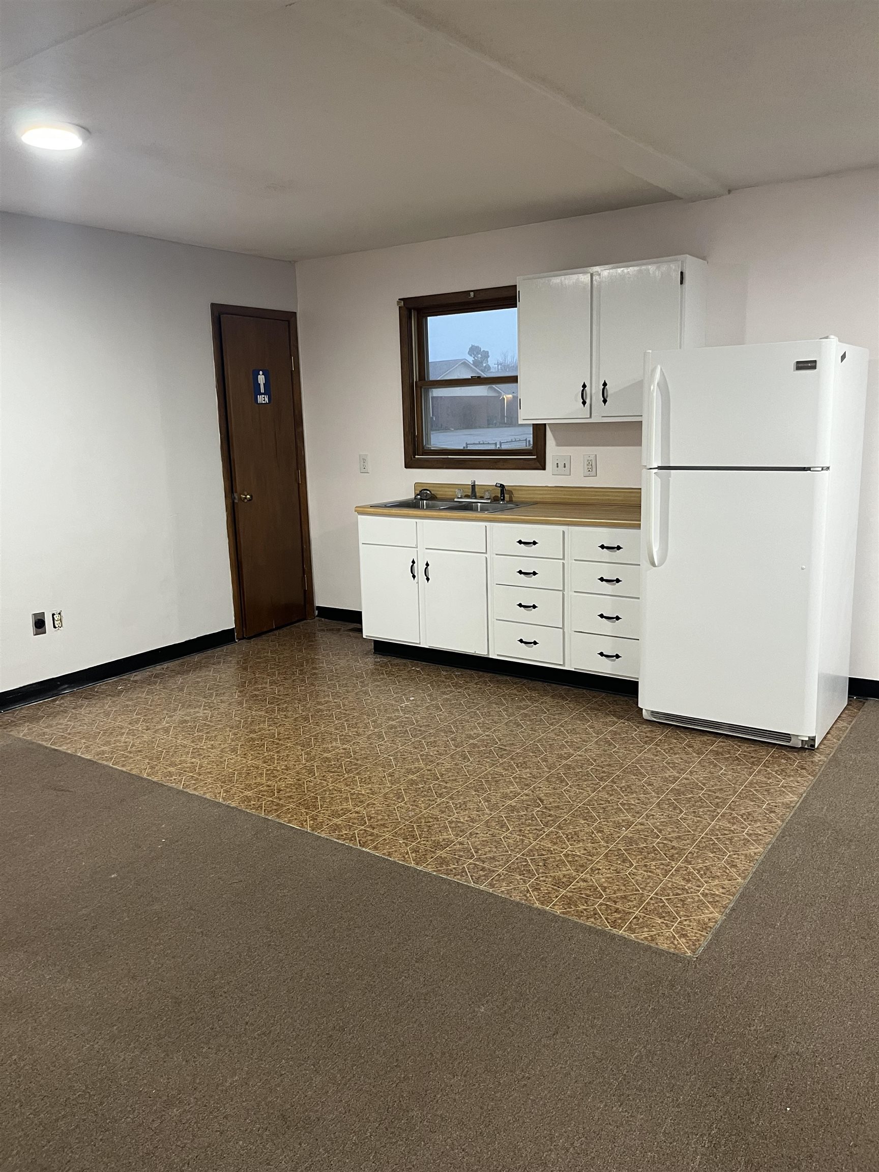 2350 Tamarack Rd, Owensboro, Kentucky 42301, 3 Bedrooms Bedrooms, ,1 BathroomBathrooms,Single Family Residence,For Sale,Tamarack Rd,93614