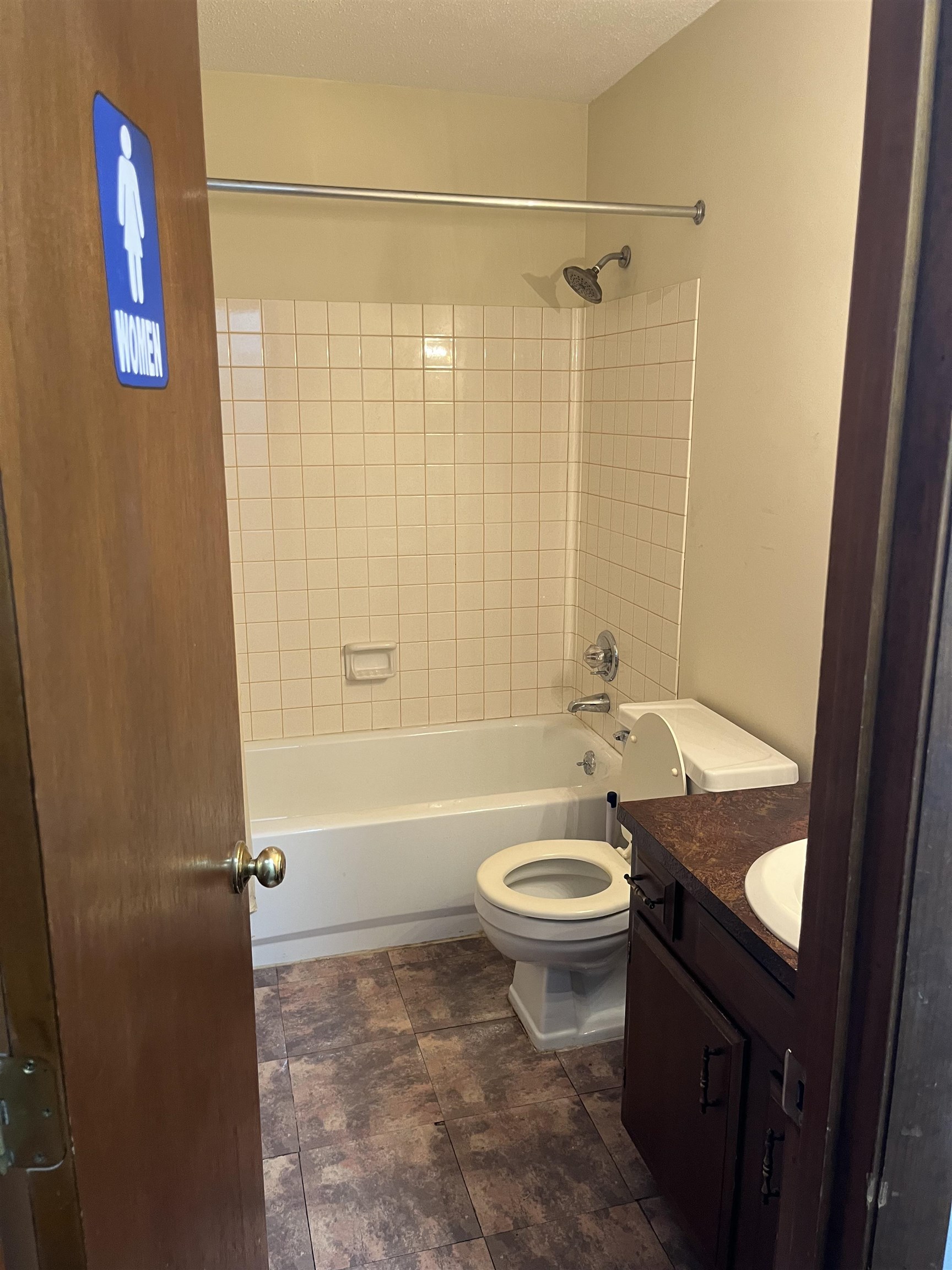 2350 Tamarack Rd, Owensboro, Kentucky 42301, 3 Bedrooms Bedrooms, ,1 BathroomBathrooms,Single Family Residence,For Sale,Tamarack Rd,93614