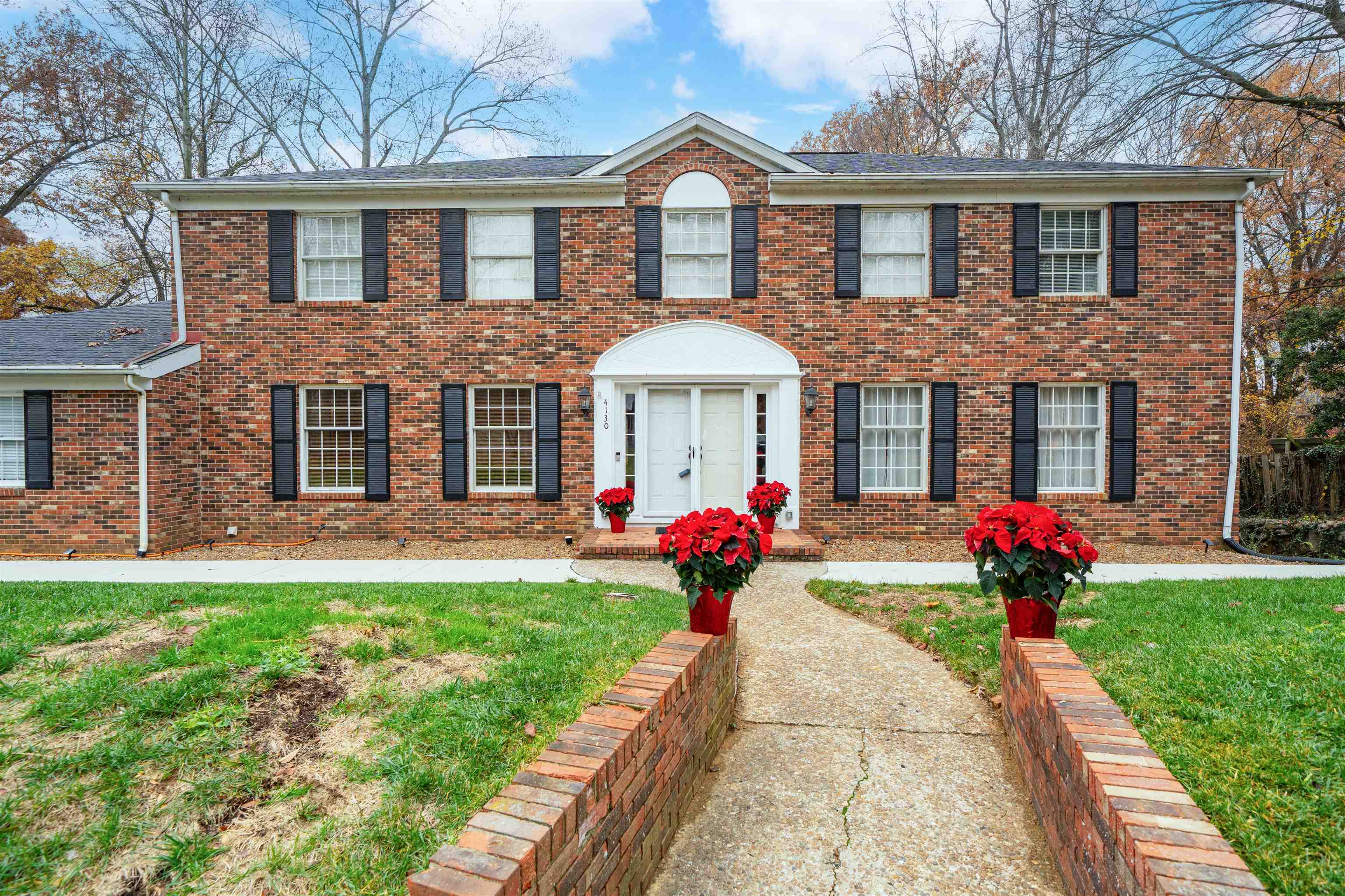 4130 Hunting Creek Dr, Owensboro, Kentucky 42303, 5 Bedrooms Bedrooms, ,3 BathroomsBathrooms,Single Family Residence,For Sale,Hunting Creek Dr,93616