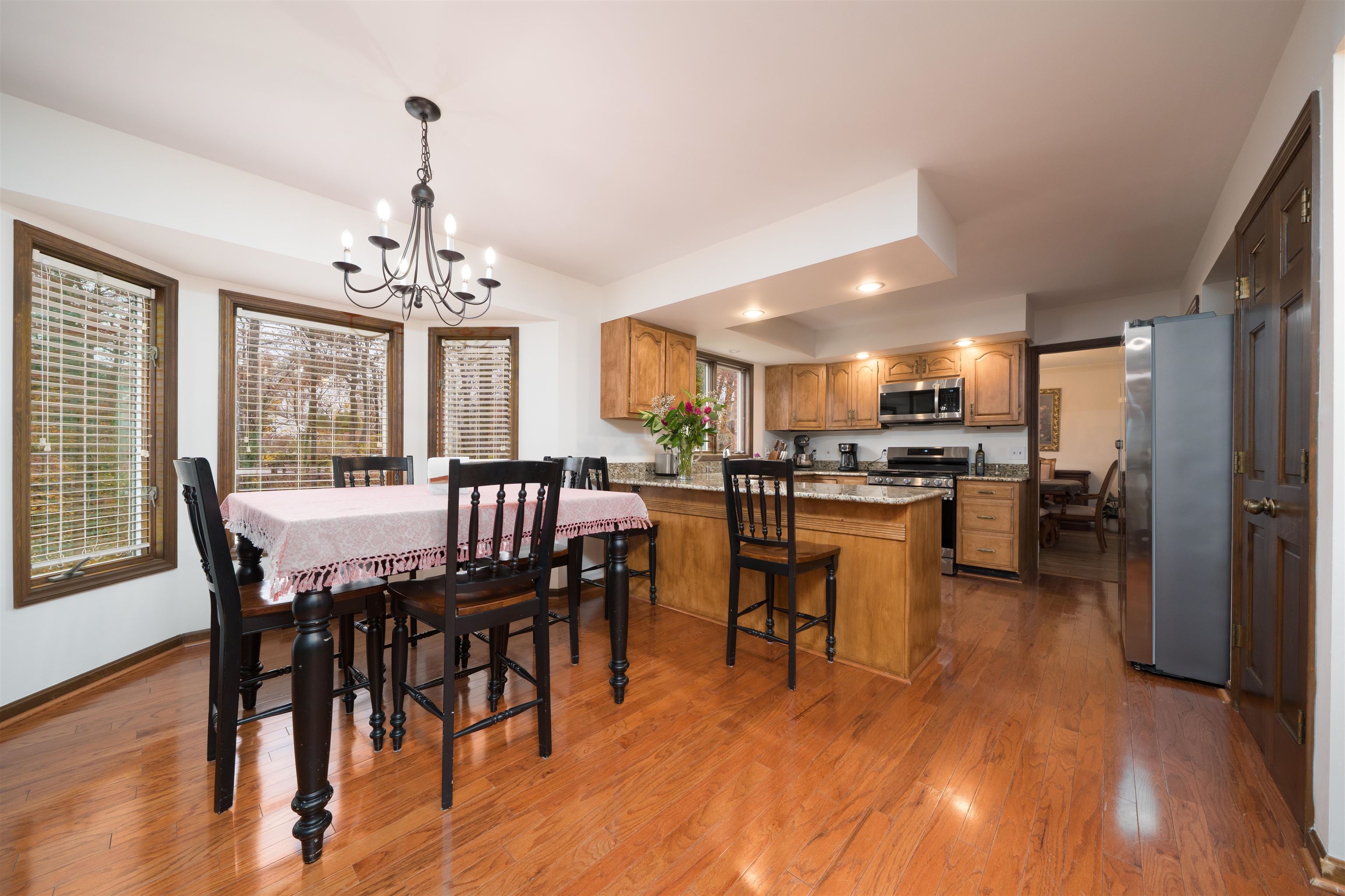 4130 Hunting Creek Dr, Owensboro, Kentucky 42303, 5 Bedrooms Bedrooms, ,3 BathroomsBathrooms,Single Family Residence,For Sale,Hunting Creek Dr,93616