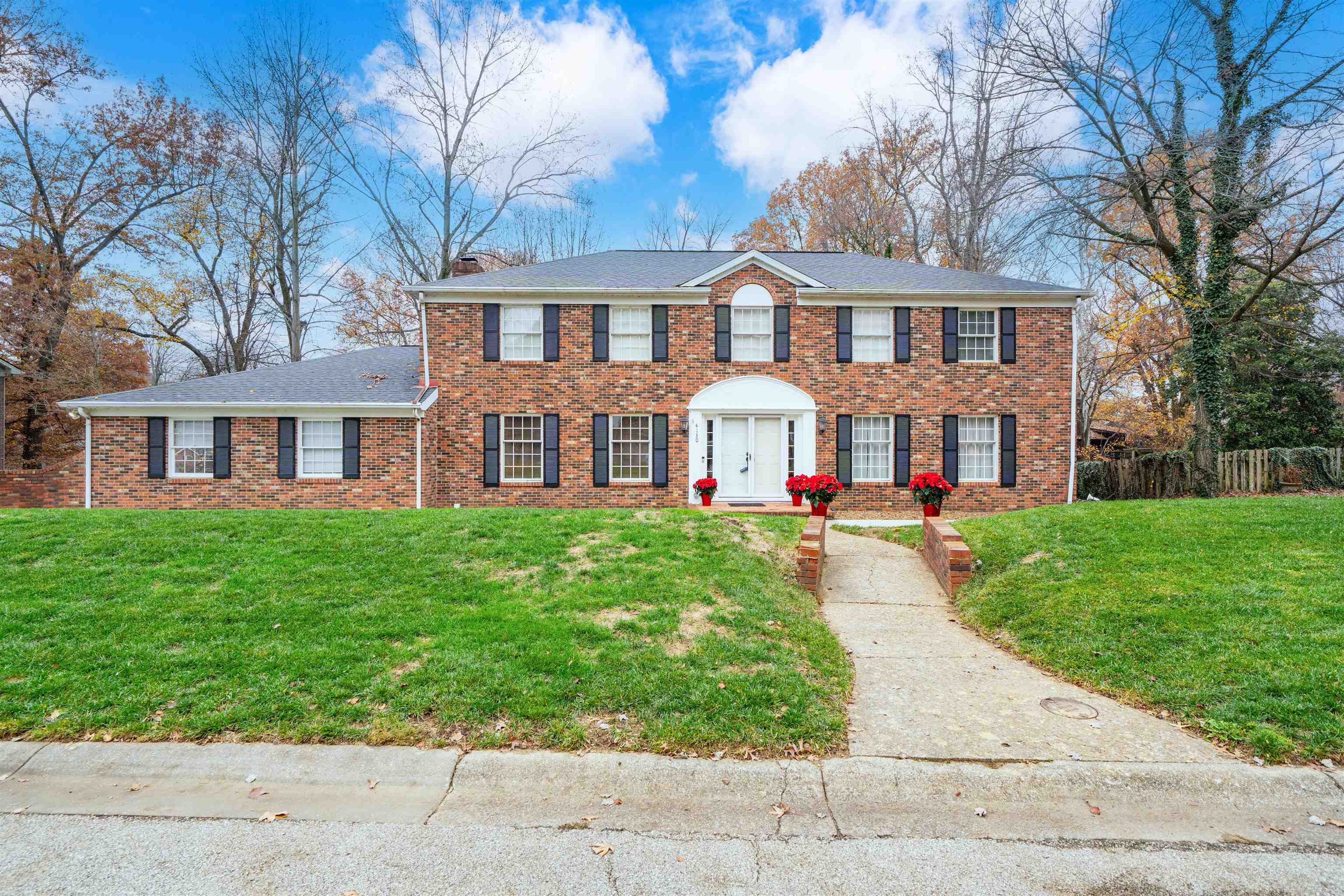 4130 Hunting Creek Dr, Owensboro, Kentucky 42303, 5 Bedrooms Bedrooms, ,3 BathroomsBathrooms,Single Family Residence,For Sale,Hunting Creek Dr,93616