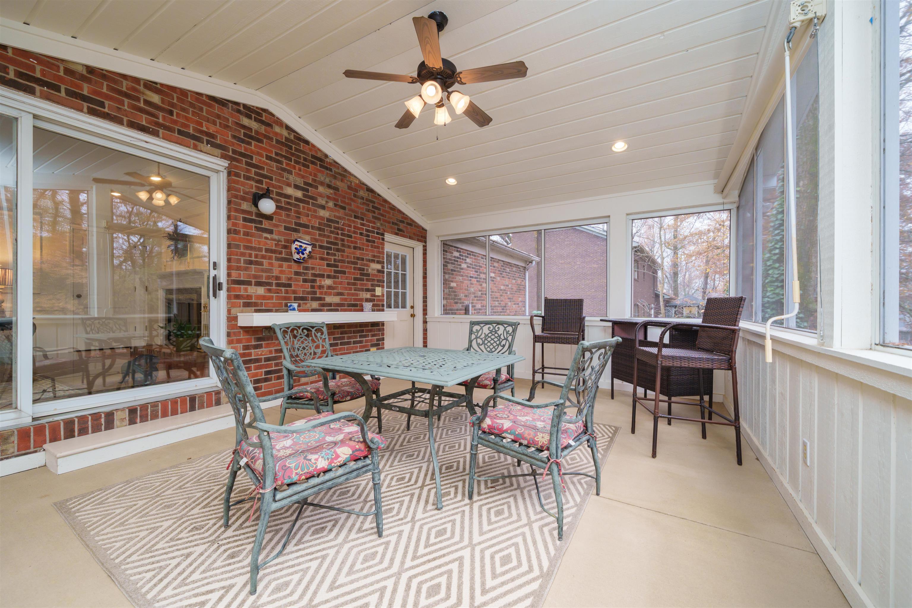 4130 Hunting Creek Dr, Owensboro, Kentucky 42303, 5 Bedrooms Bedrooms, ,3 BathroomsBathrooms,Single Family Residence,For Sale,Hunting Creek Dr,93616