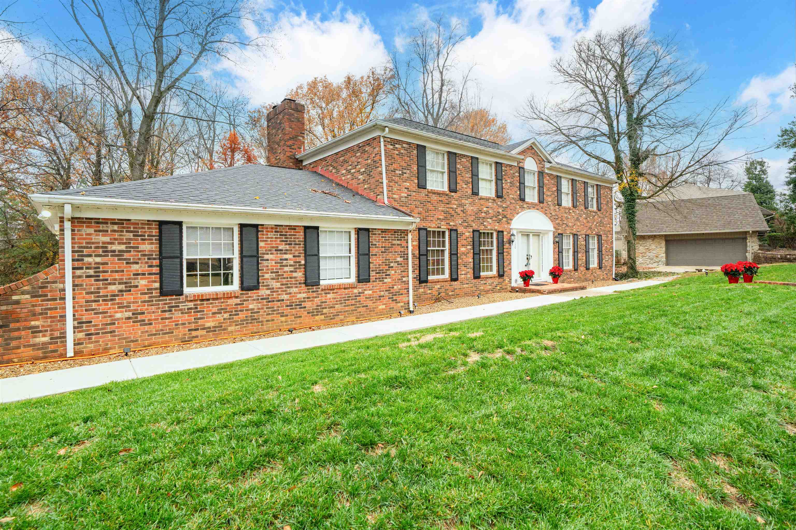 4130 Hunting Creek Dr, Owensboro, Kentucky 42303, 5 Bedrooms Bedrooms, ,3 BathroomsBathrooms,Single Family Residence,For Sale,Hunting Creek Dr,93616