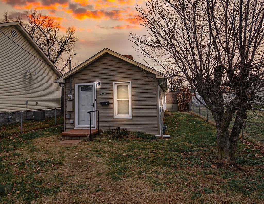 2411 8th St, Owensboro, Kentucky 42301, 1 Bedroom Bedrooms, ,1 BathroomBathrooms,Single Family Residence,For Sale,8th St,93623
