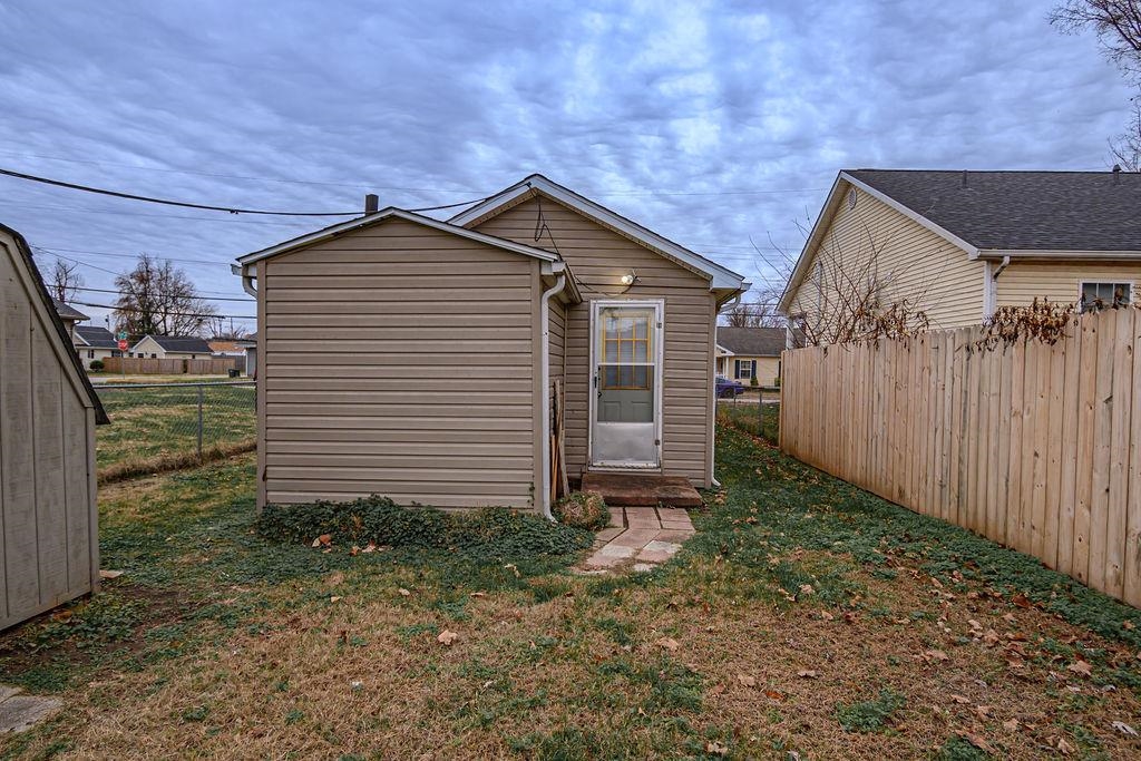 2411 8th St, Owensboro, Kentucky 42301, 1 Bedroom Bedrooms, ,1 BathroomBathrooms,Single Family Residence,For Sale,8th St,93623