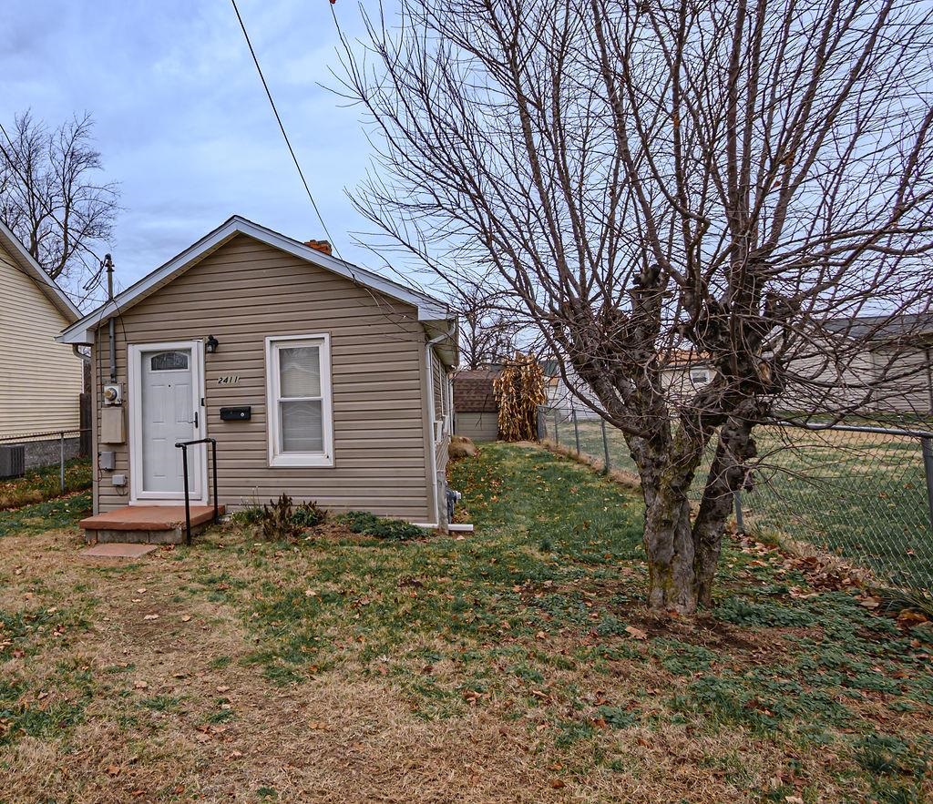 2411 8th St, Owensboro, Kentucky 42301, 1 Bedroom Bedrooms, ,1 BathroomBathrooms,Single Family Residence,For Sale,8th St,93623