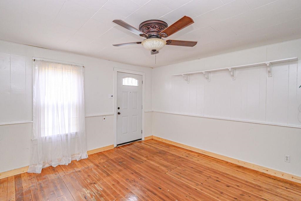 2411 8th St, Owensboro, Kentucky 42301, 1 Bedroom Bedrooms, ,1 BathroomBathrooms,Single Family Residence,For Sale,8th St,93623