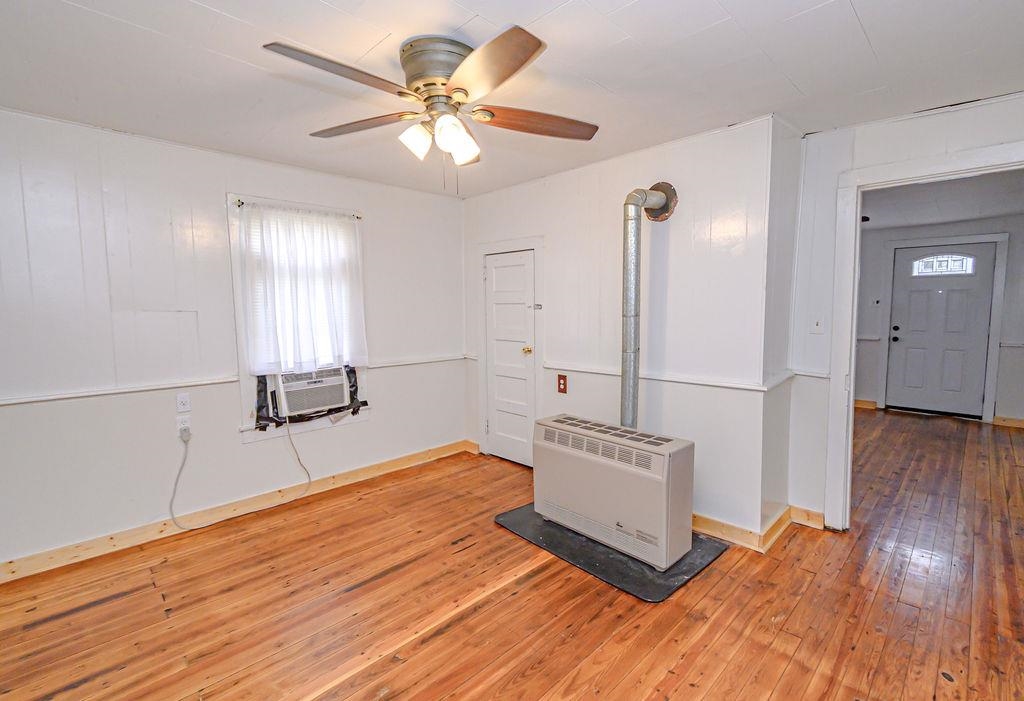 2411 8th St, Owensboro, Kentucky 42301, 1 Bedroom Bedrooms, ,1 BathroomBathrooms,Single Family Residence,For Sale,8th St,93623