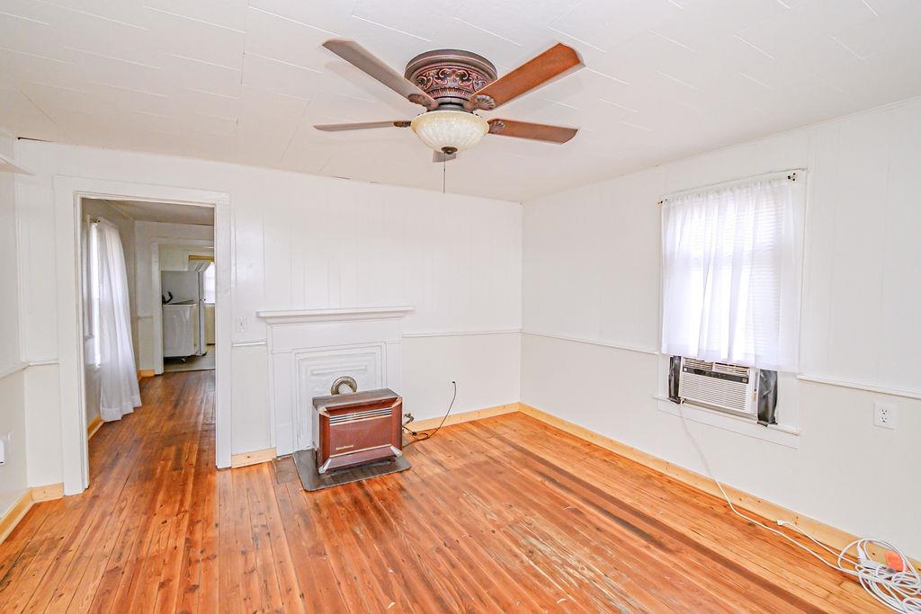 2411 8th St, Owensboro, Kentucky 42301, 1 Bedroom Bedrooms, ,1 BathroomBathrooms,Single Family Residence,For Sale,8th St,93623