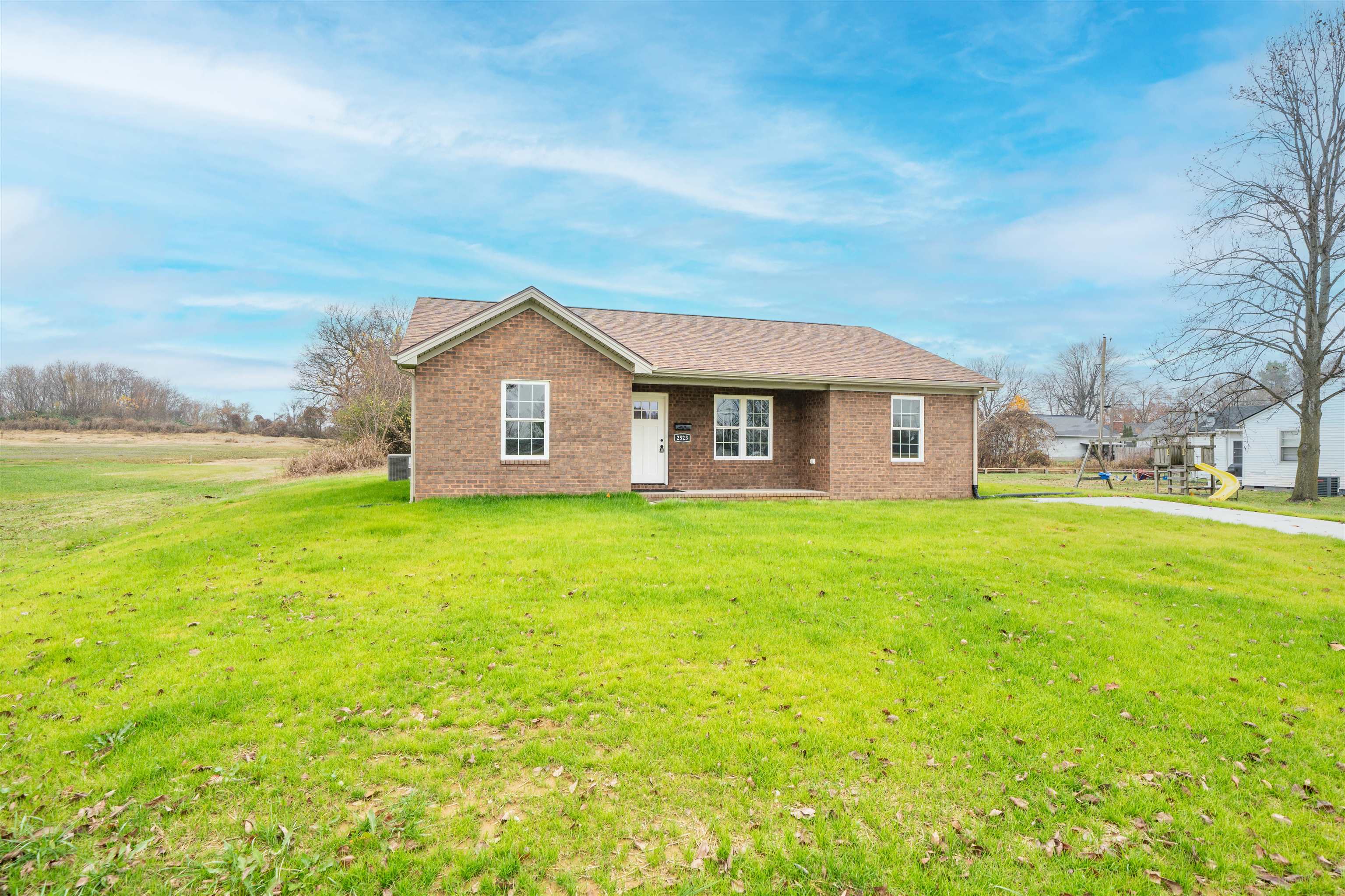 2523 8th St, Owensboro, Kentucky 42303, 3 Bedrooms Bedrooms, ,2 BathroomsBathrooms,Single Family Residence,For Sale,8th St,93624