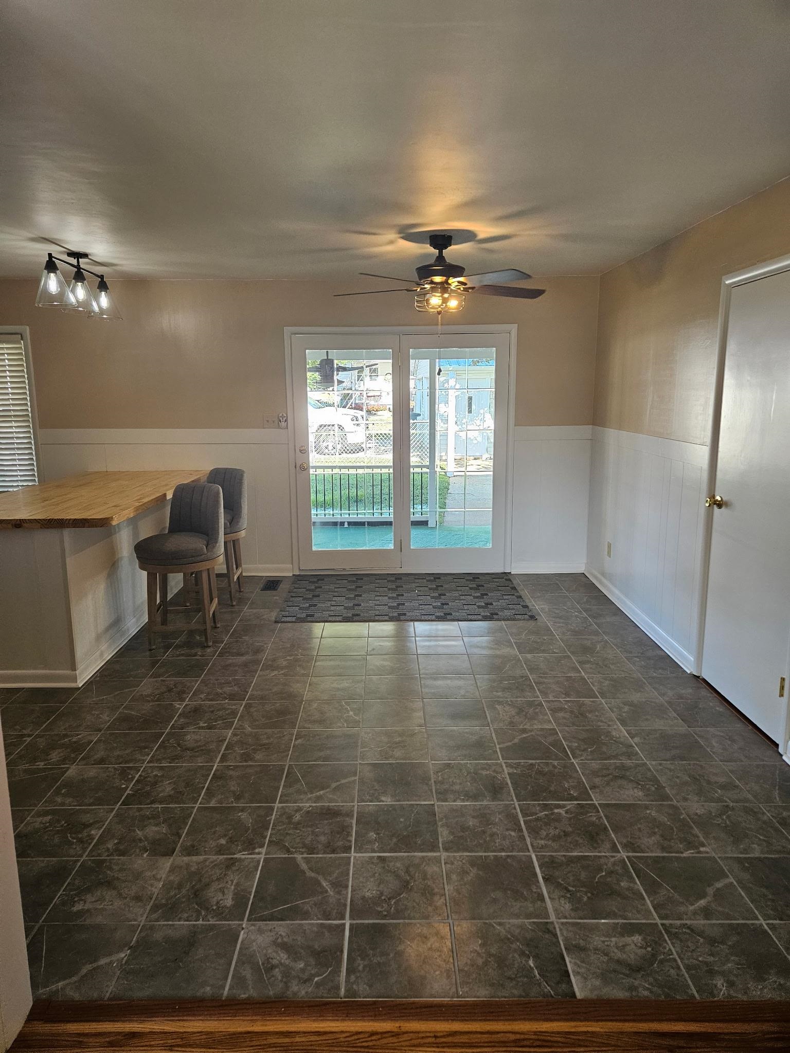 3424 Daviess St, Owensboro, Kentucky 42303, 2 Bedrooms Bedrooms, ,1 BathroomBathrooms,Single Family Residence,For Sale,Daviess St,93628