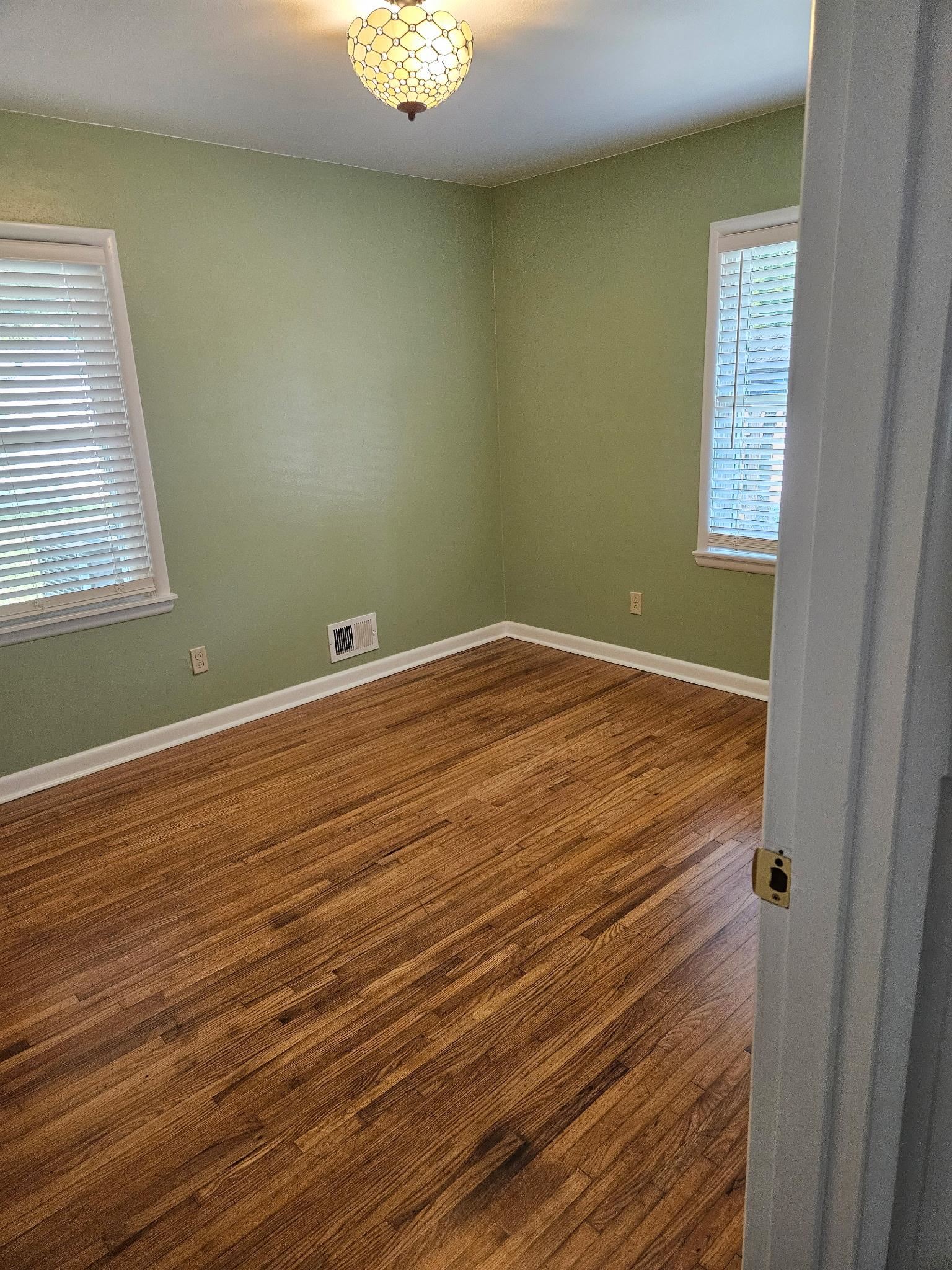 3424 Daviess St, Owensboro, Kentucky 42303, 2 Bedrooms Bedrooms, ,1 BathroomBathrooms,Single Family Residence,For Sale,Daviess St,93628