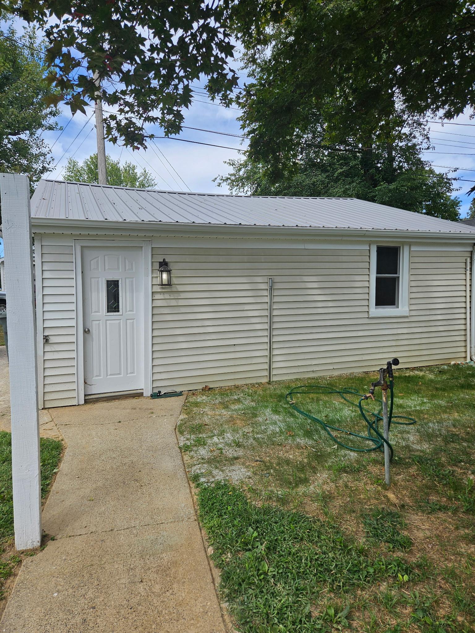 3424 Daviess St, Owensboro, Kentucky 42303, 2 Bedrooms Bedrooms, ,1 BathroomBathrooms,Single Family Residence,For Sale,Daviess St,93628