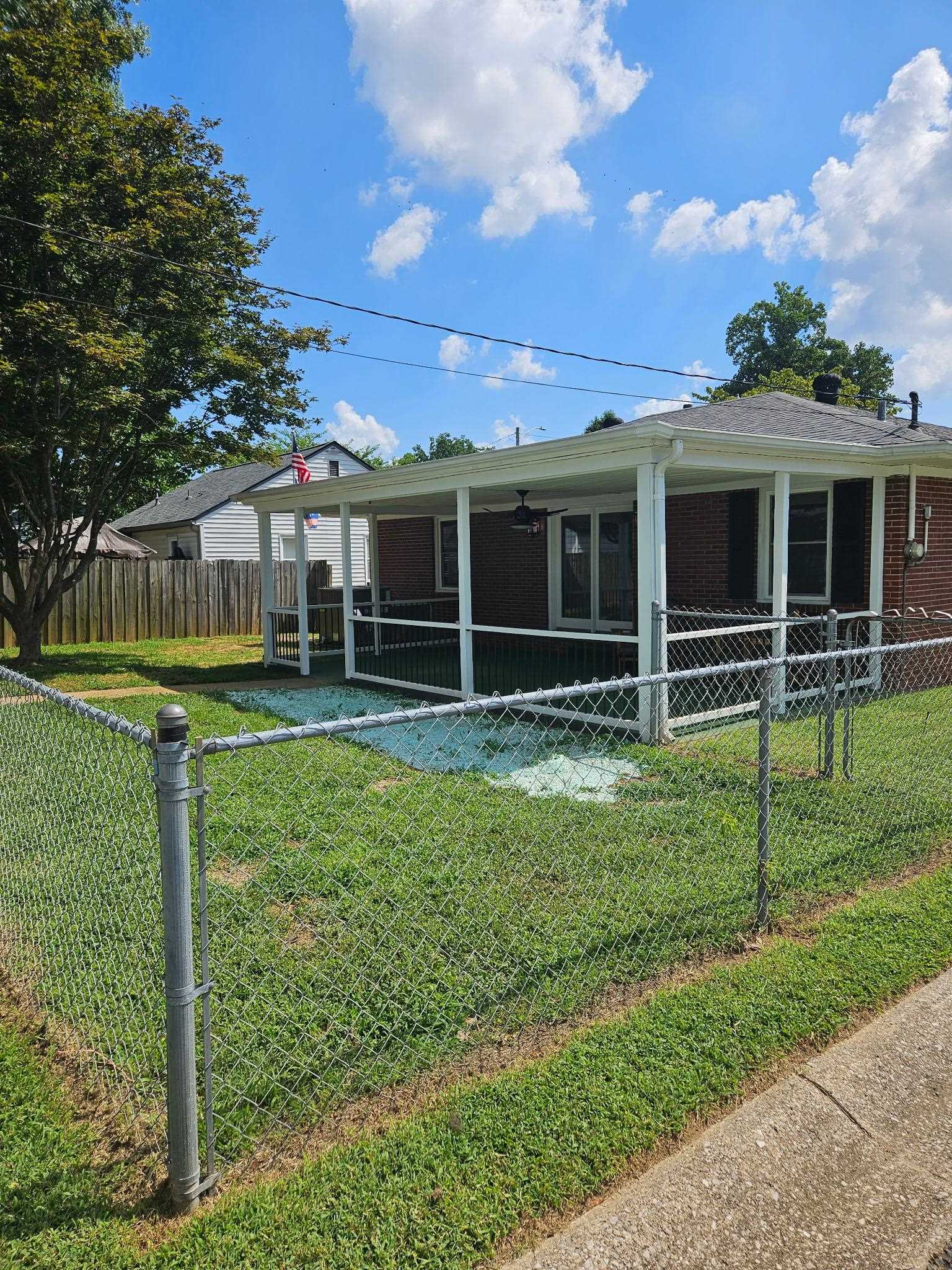 3424 Daviess St, Owensboro, Kentucky 42303, 2 Bedrooms Bedrooms, ,1 BathroomBathrooms,Single Family Residence,For Sale,Daviess St,93628