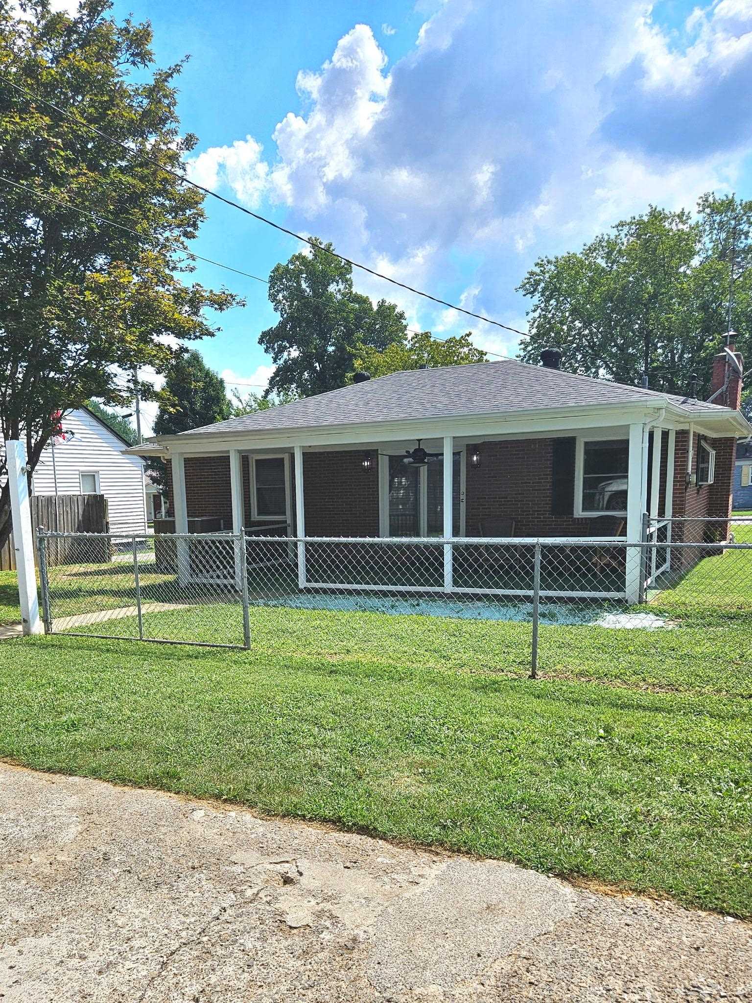 3424 Daviess St, Owensboro, Kentucky 42303, 2 Bedrooms Bedrooms, ,1 BathroomBathrooms,Single Family Residence,For Sale,Daviess St,93628