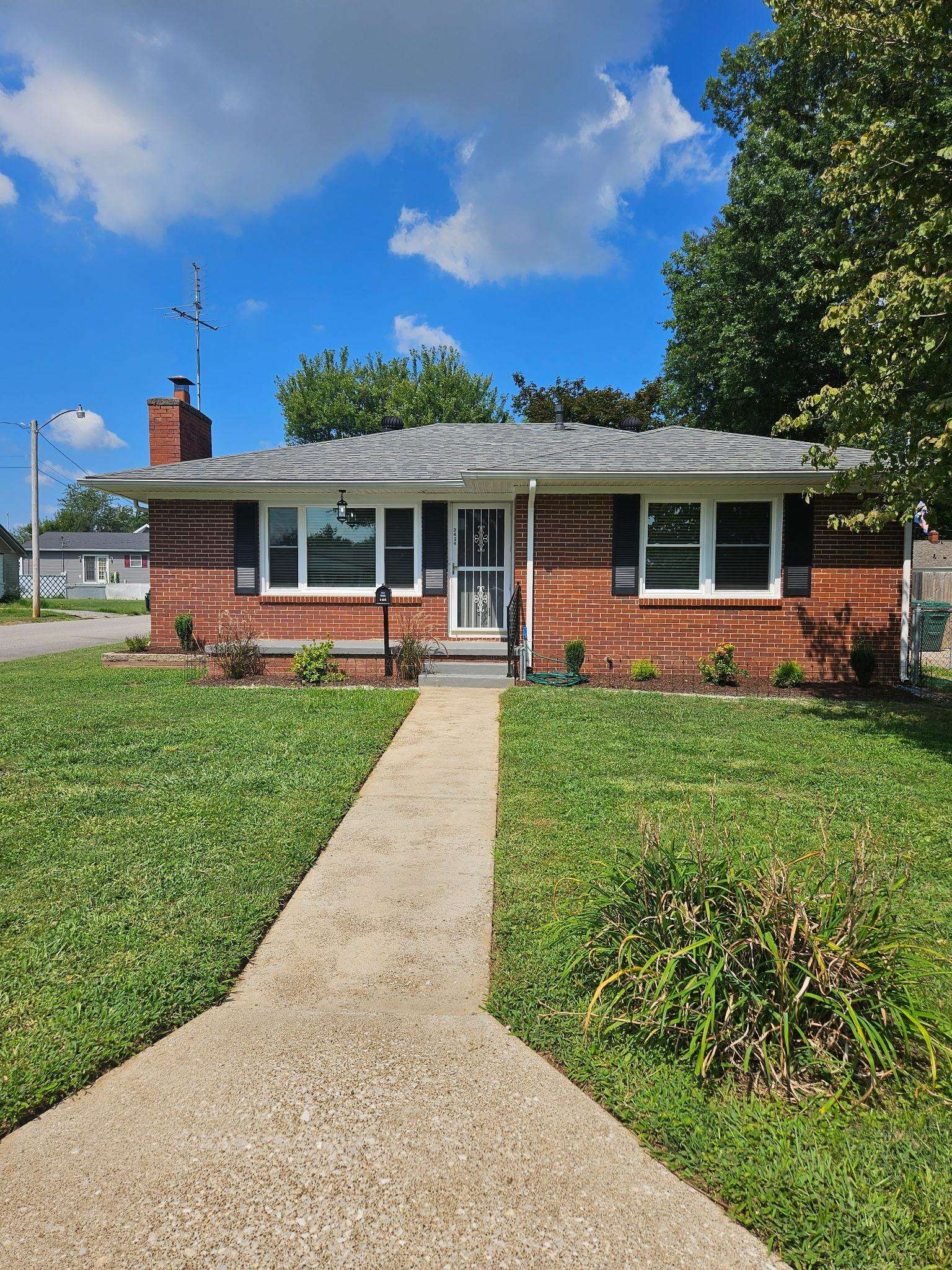 3424 Daviess St, Owensboro, Kentucky 42303, 2 Bedrooms Bedrooms, ,1 BathroomBathrooms,Single Family Residence,For Sale,Daviess St,93628