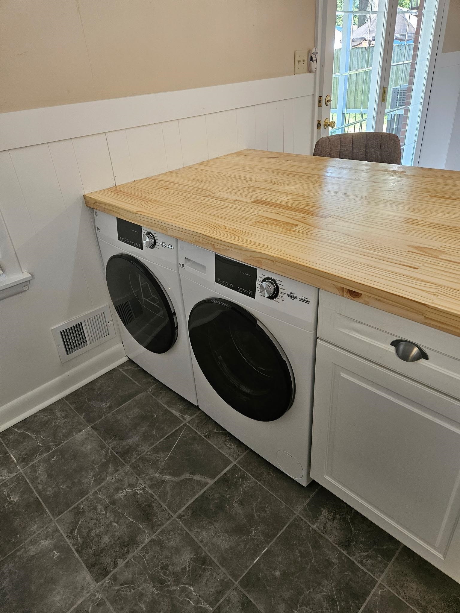 3424 Daviess St, Owensboro, Kentucky 42303, 2 Bedrooms Bedrooms, ,1 BathroomBathrooms,Single Family Residence,For Sale,Daviess St,93628