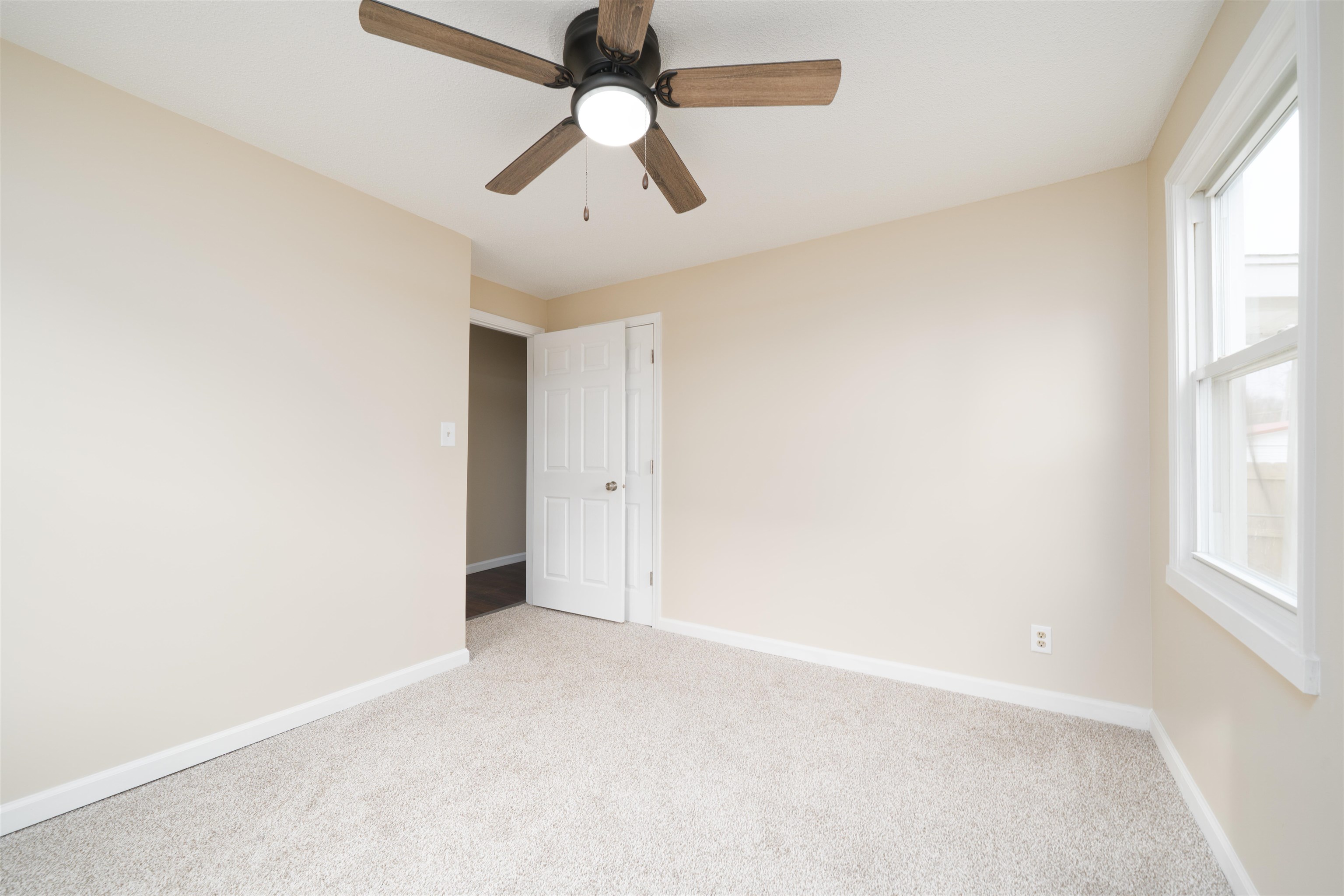 709 Poindexter St, Owensboro, Kentucky 42301, 2 Bedrooms Bedrooms, ,1 BathroomBathrooms,Single Family Residence,For Sale,Poindexter St,93630