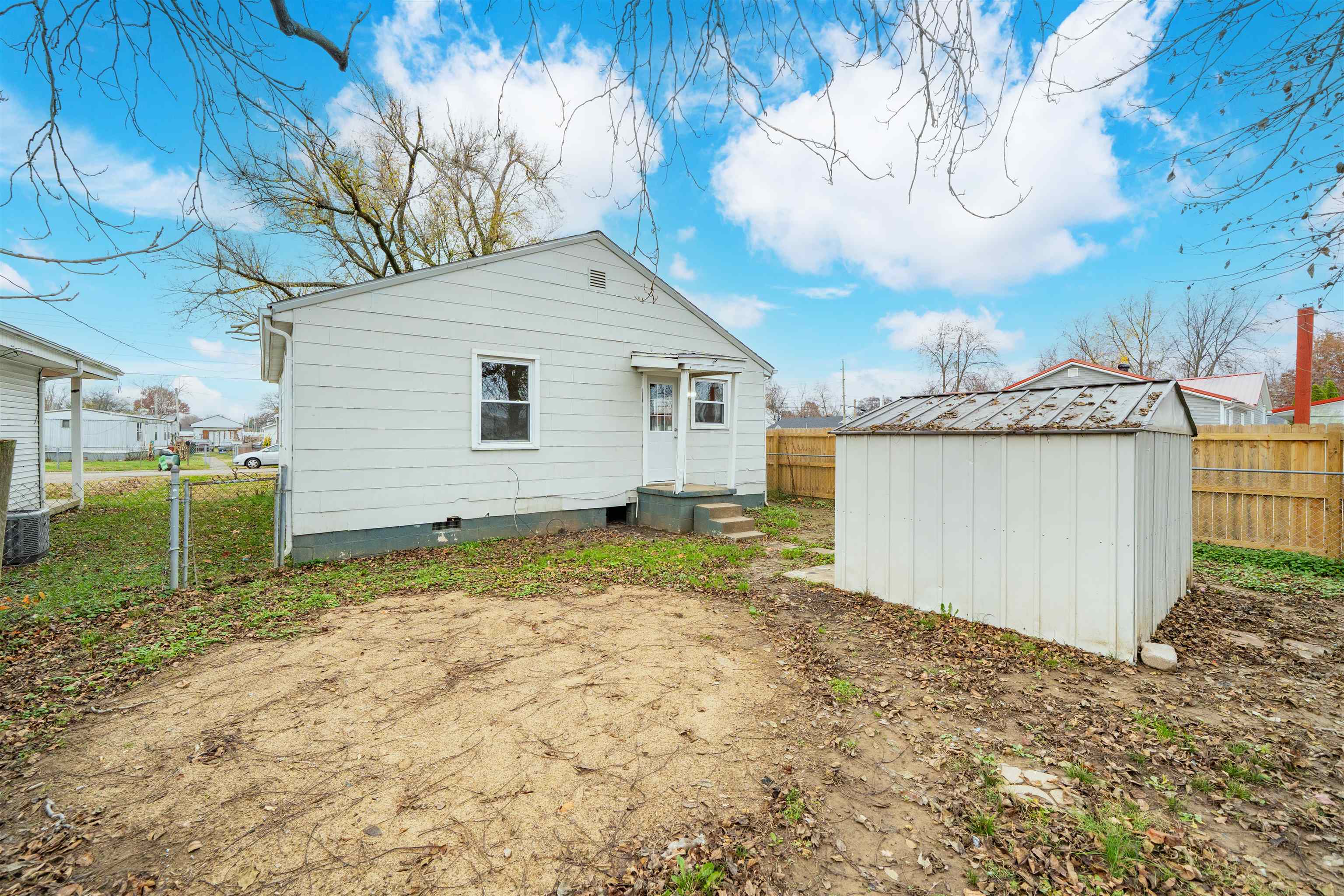 709 Poindexter St, Owensboro, Kentucky 42301, 2 Bedrooms Bedrooms, ,1 BathroomBathrooms,Single Family Residence,For Sale,Poindexter St,93630