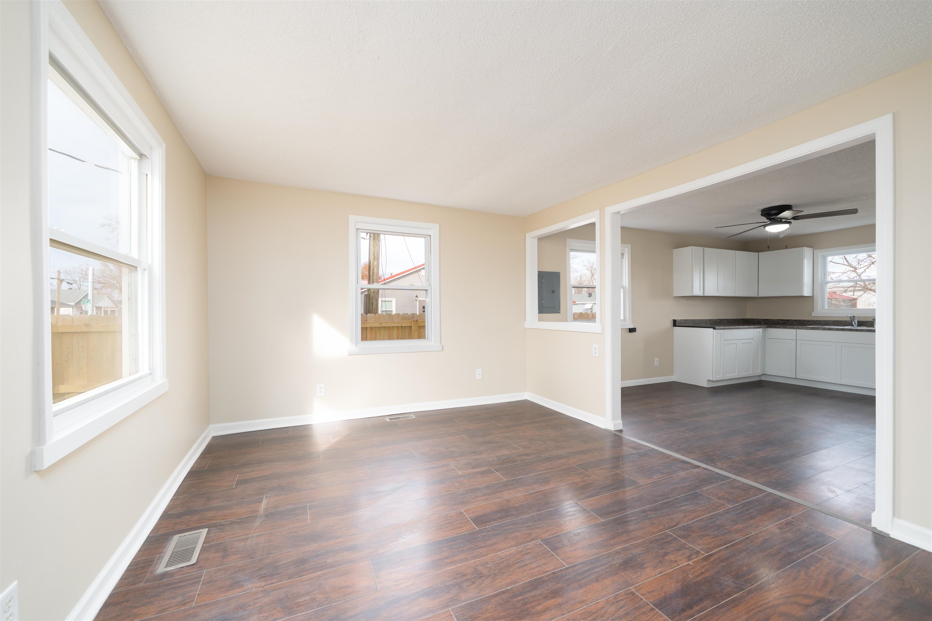 709 Poindexter St, Owensboro, Kentucky 42301, 2 Bedrooms Bedrooms, ,1 BathroomBathrooms,Single Family Residence,For Sale,Poindexter St,93630