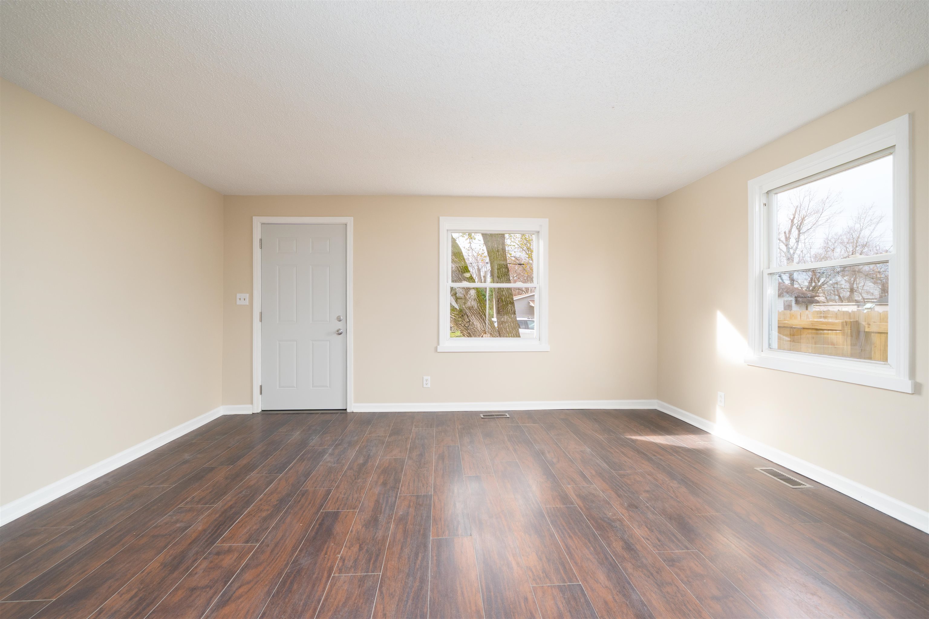 709 Poindexter St, Owensboro, Kentucky 42301, 2 Bedrooms Bedrooms, ,1 BathroomBathrooms,Single Family Residence,For Sale,Poindexter St,93630