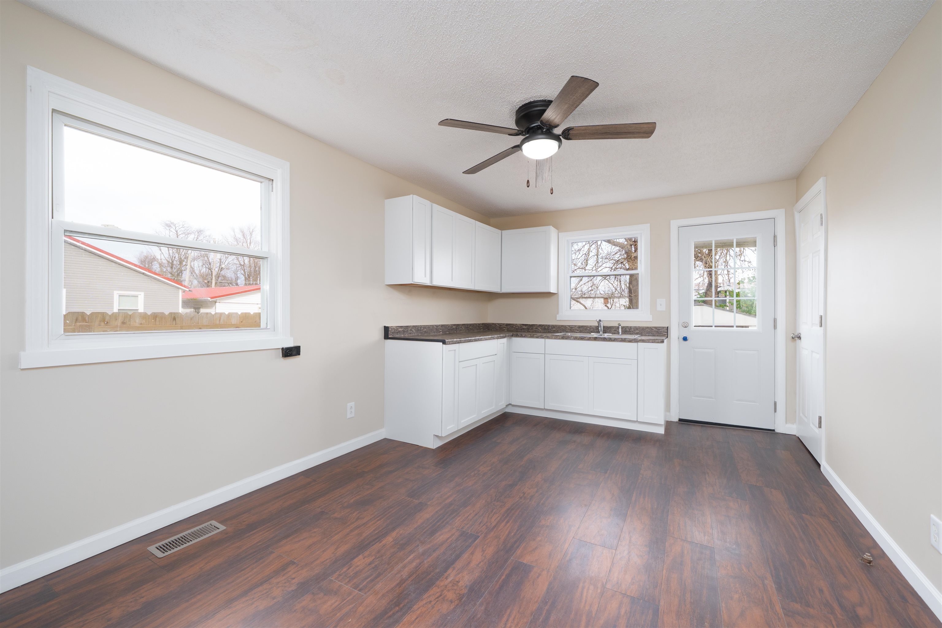 709 Poindexter St, Owensboro, Kentucky 42301, 2 Bedrooms Bedrooms, ,1 BathroomBathrooms,Single Family Residence,For Sale,Poindexter St,93630